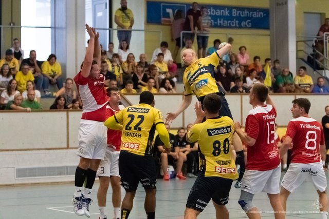 Spiel mit den Löwen"-Gewinner TV Offenbach gegen die Rhein-Neckar Löwen  | Foto: Paul Needham