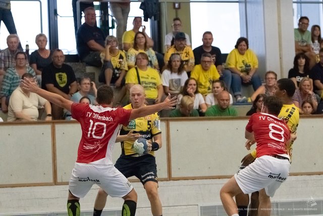 Spiel mit den Löwen"-Gewinner TV Offenbach gegen die Rhein-Neckar Löwen  | Foto: Paul Needham