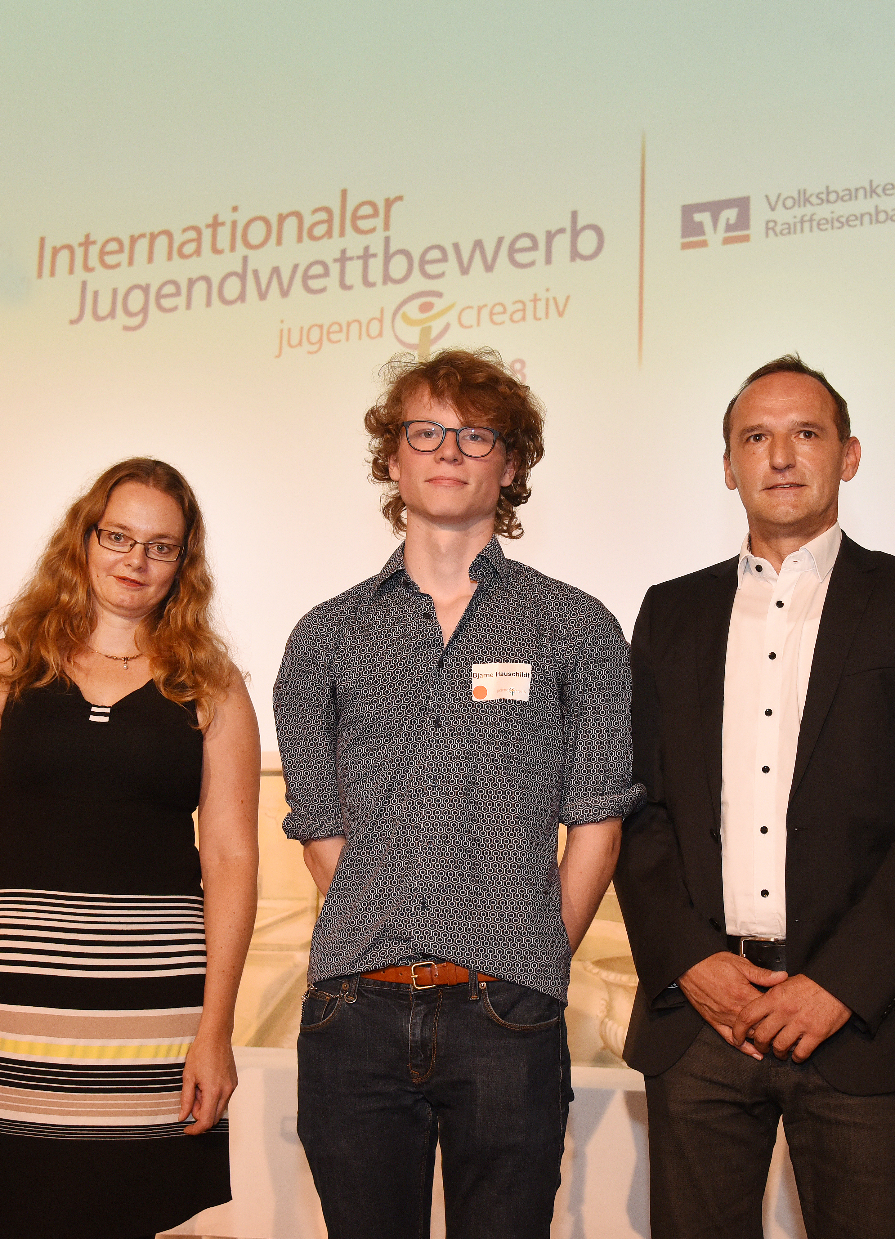 (v.l.) Nadine Lindenthal, Jurymitglied, Bjarne Hauschildt, Claus-Peter Göttmann, BWGV.
Bildtitel: Geburt des Übermenschen