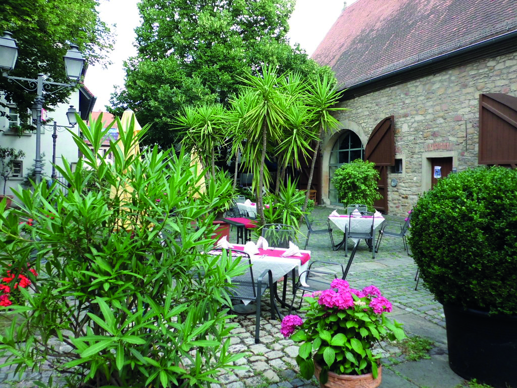 Auch in diesem Jahr hat sich die ganze anliegende Hotellerie und Gastronomie zusammengeschlossen, um ab 18 Uhr den von-Busch-Hof in einen lebendigen Kulturraum zu verwandeln.