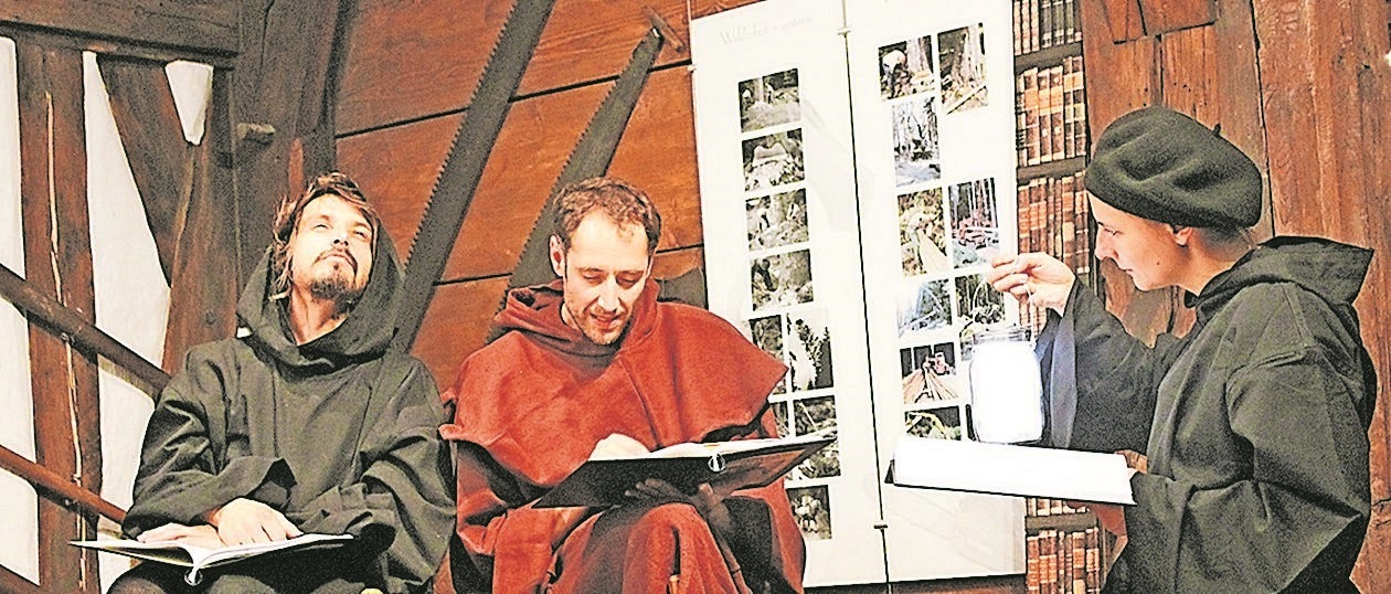 Der Weltbestseller "Der Name der Rose" wird als Theater aufgeführt.