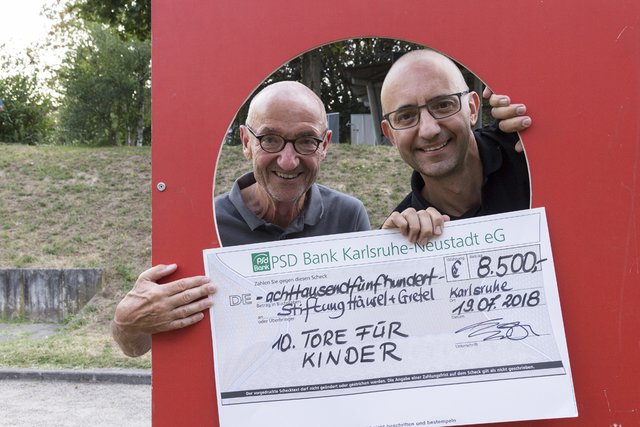 Joachim Blessing, GF BWG Systemhaus und Jerome Braun, GF Stiftung Hänsel+Gretel | Foto: BLATTGRÜN Fotografie