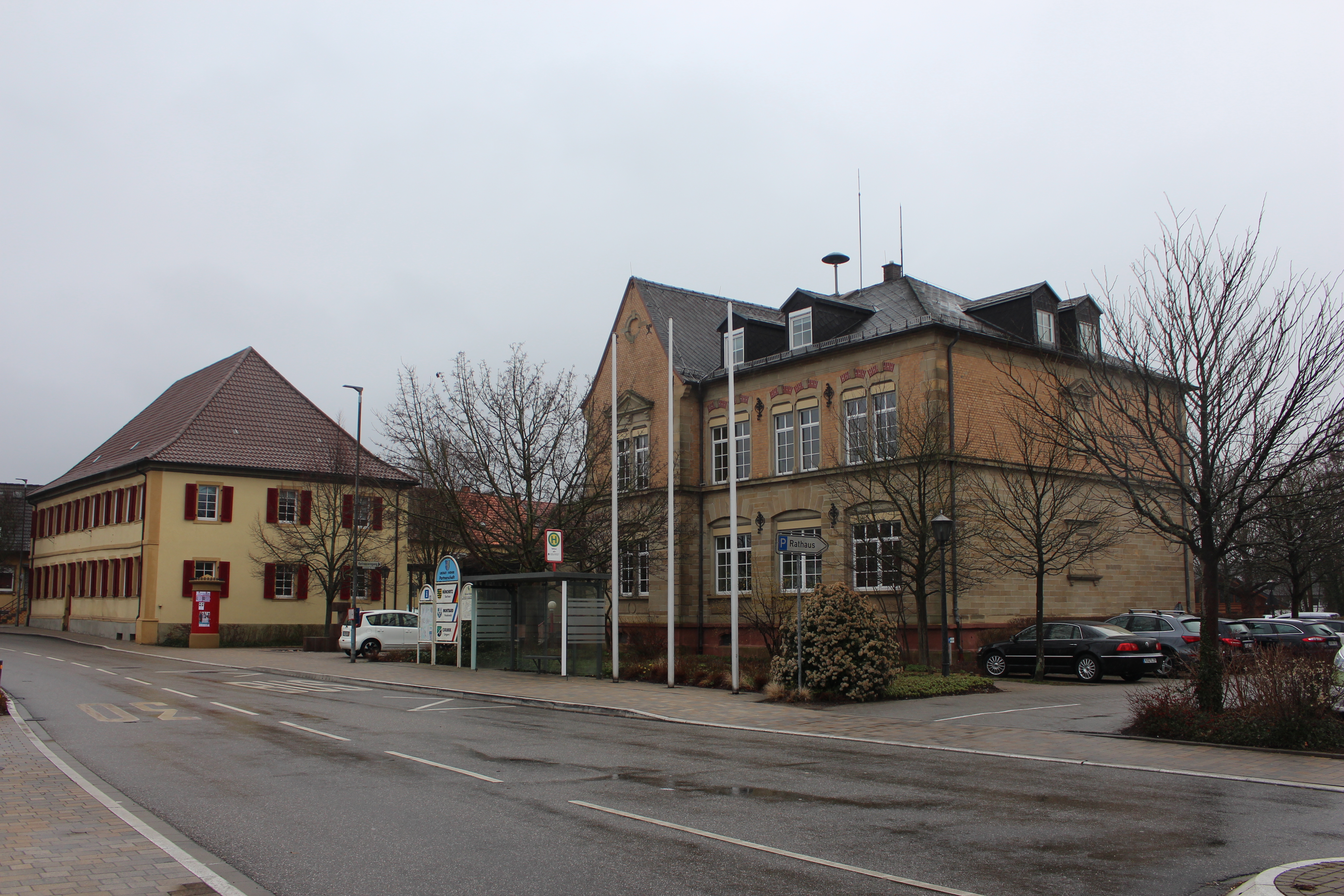 Beim Rathaus in Ubstadt müssen aus Brandschutzgründen zwei Spindeltreppen errichtet werden.