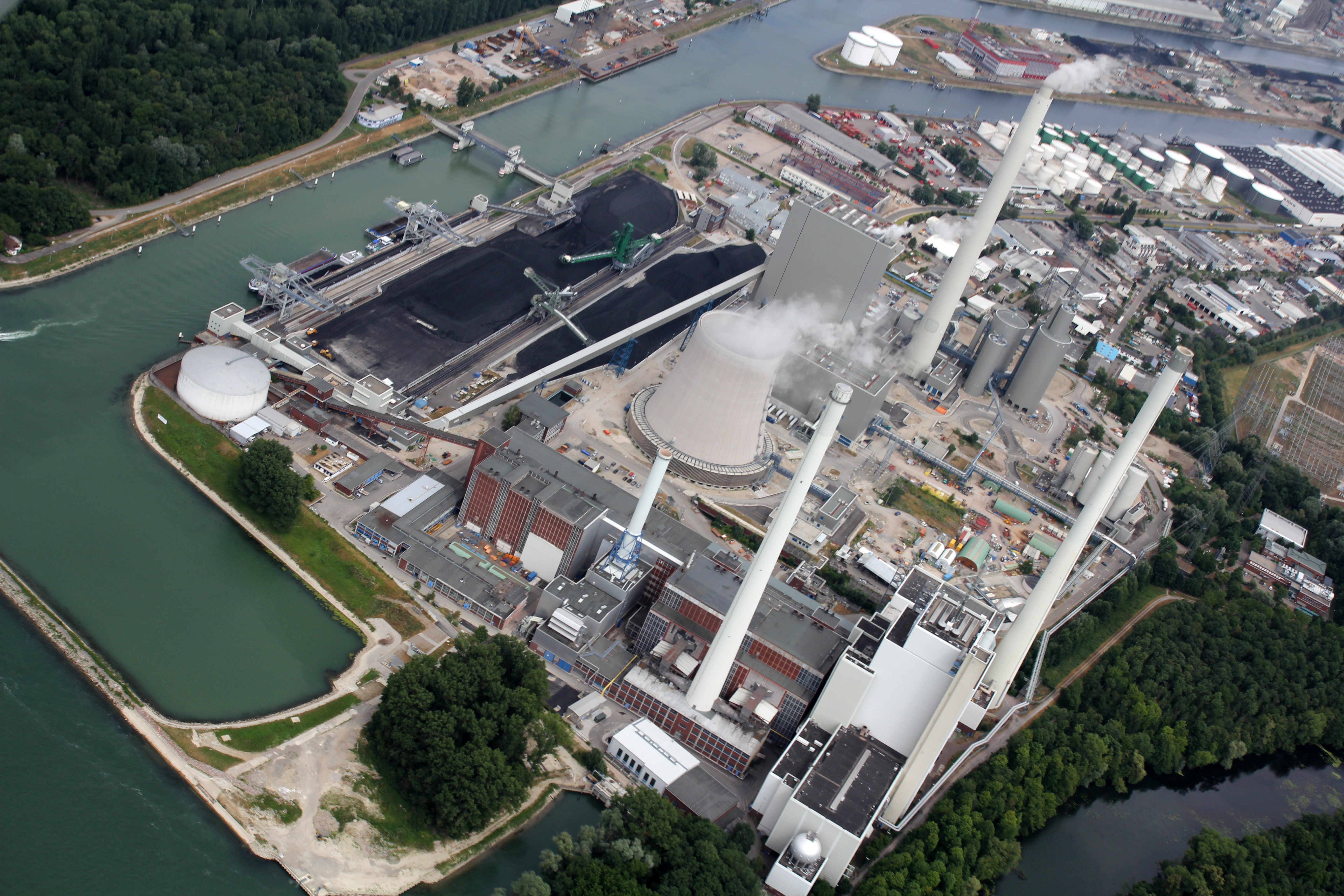 Kraftwerk am Karlsruher Rheinhafen