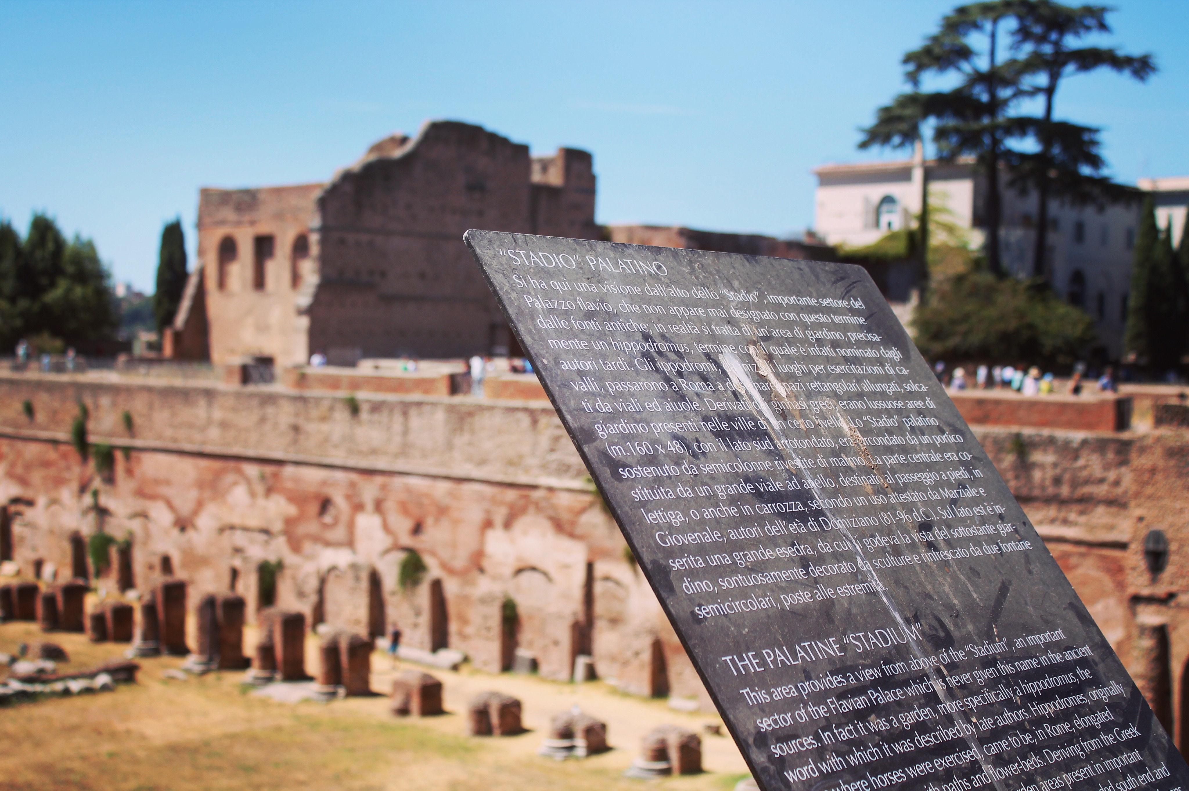 Der Ort, der über Jahrhunderte hinweg der Mittelpunkt der römischen - und damit der bekannten - Welt war: Das Forum Romanum.