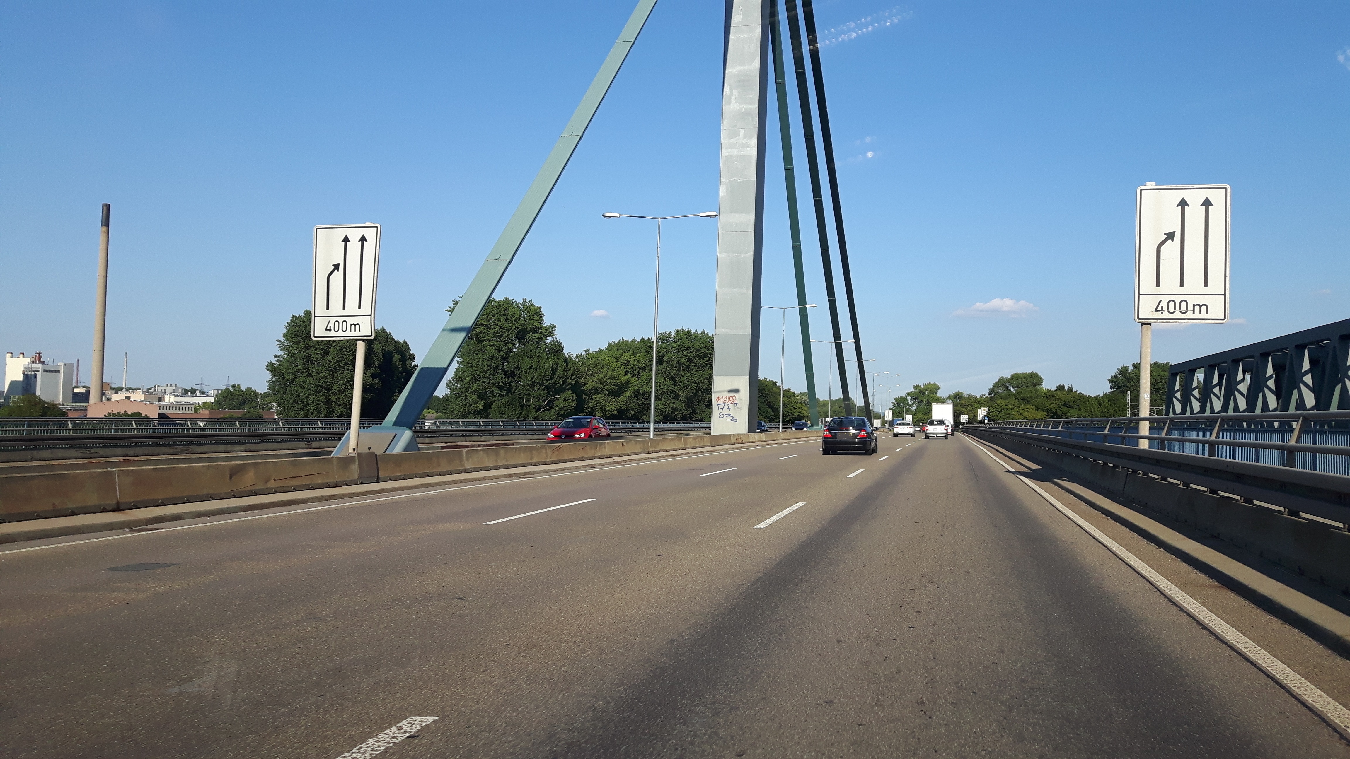 Blick auf die Fahrbahn