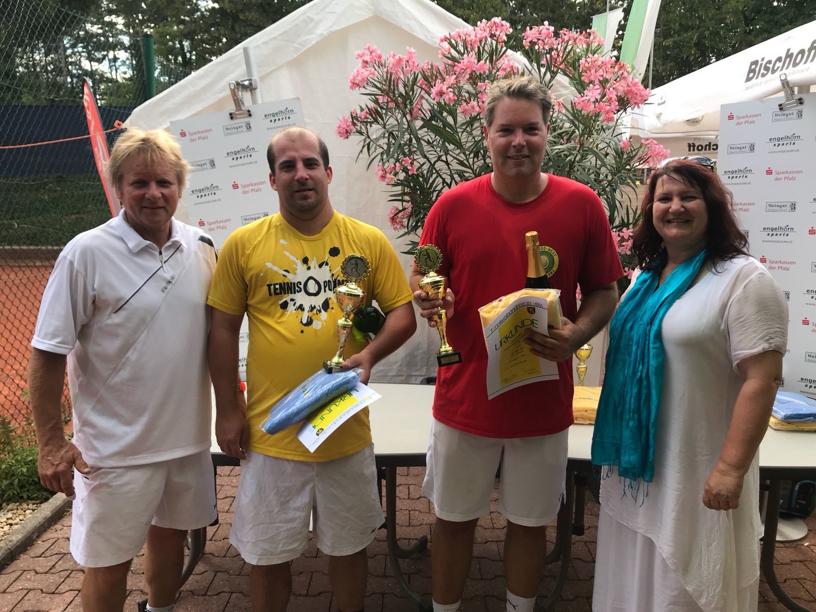 Siegerehrung der Herren 40. Rechts Christopher Hans.