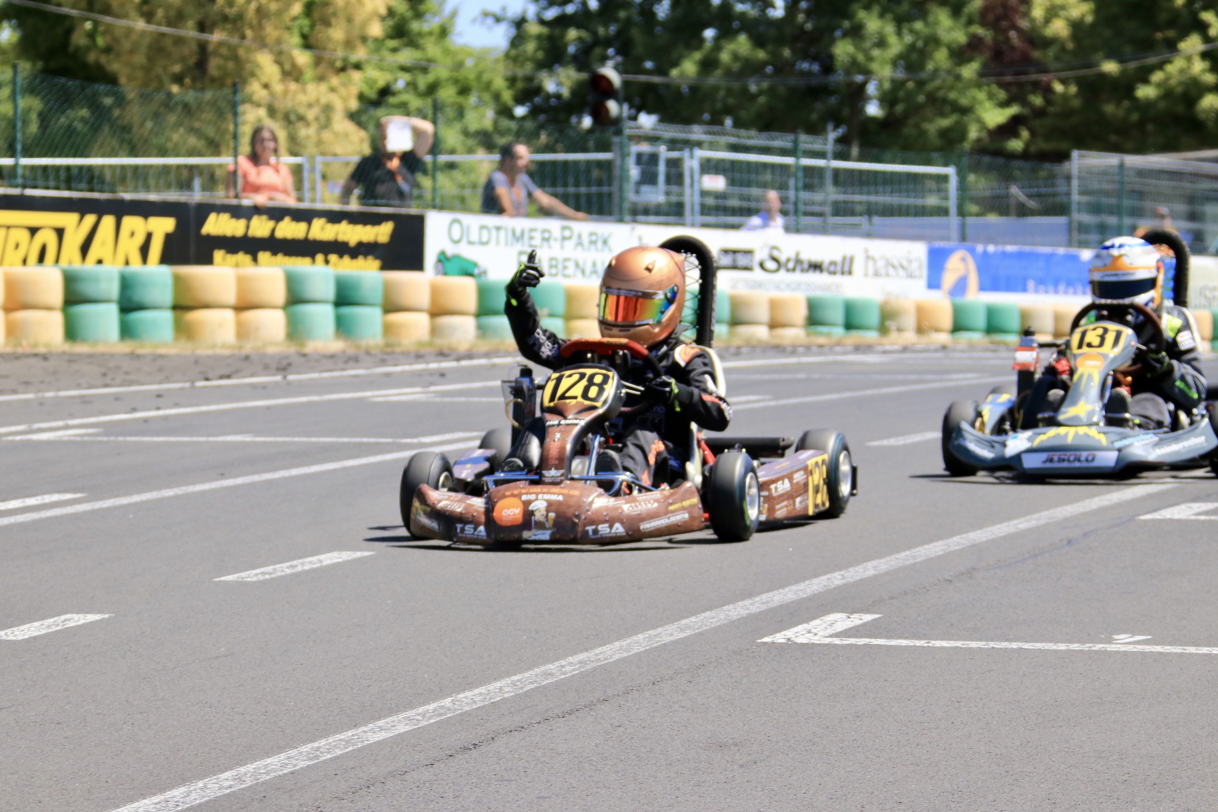 Erneuter Sieg nach grandioser Aufholjagd durch den Dominator der ACV Kart Nationals 2018, Max Reis...
Die Rennen sind noch einmal in voller Länge auf dem YouTube-Kanal von Max Reis zu sehen:
https://www.youtube.com/channel/UC4W7JrB2xvjI3y1xhVj1PnQ