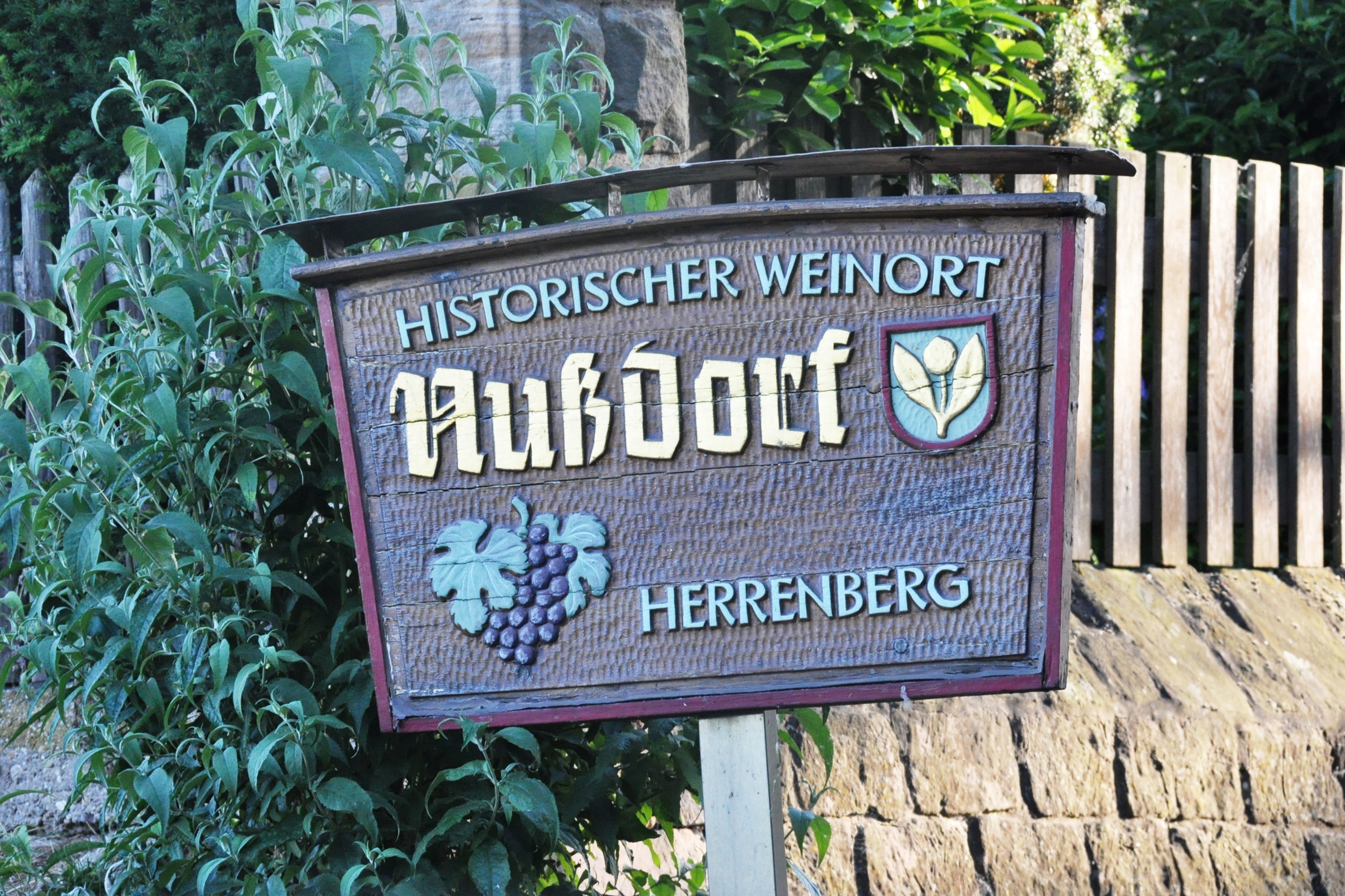Zum Wohl, die Pfalz: Von Montag, 3. August, bis Dienstag, 7. August, lädt das Landauer Stadtdorf Nußdorf zu seiner 46. Weinkerwe.