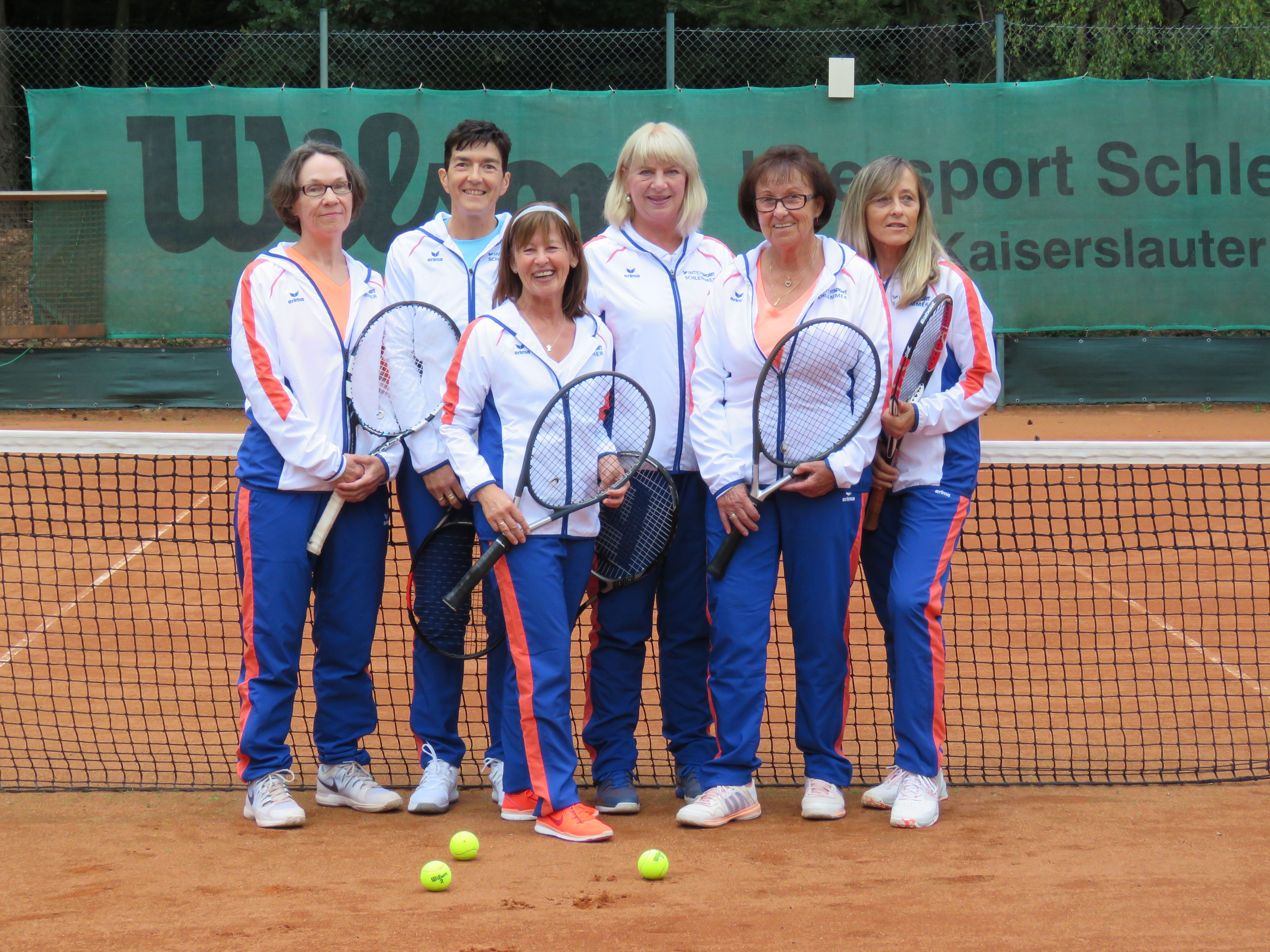 Die Meistermannschaft: Sharon Rhew, Ramona Werstler, Uschi Hellriegel, Rita Strottner, Gerda Radtke und Ursula Krämer, nicht auf dem Foto: Irene Hauser (von links)