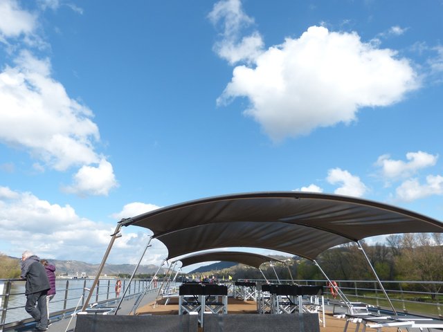Entspanntes Reisen auf der Rhône mit herrlichen Ausblicken vom Deck. | Foto: Ulrich Arndt