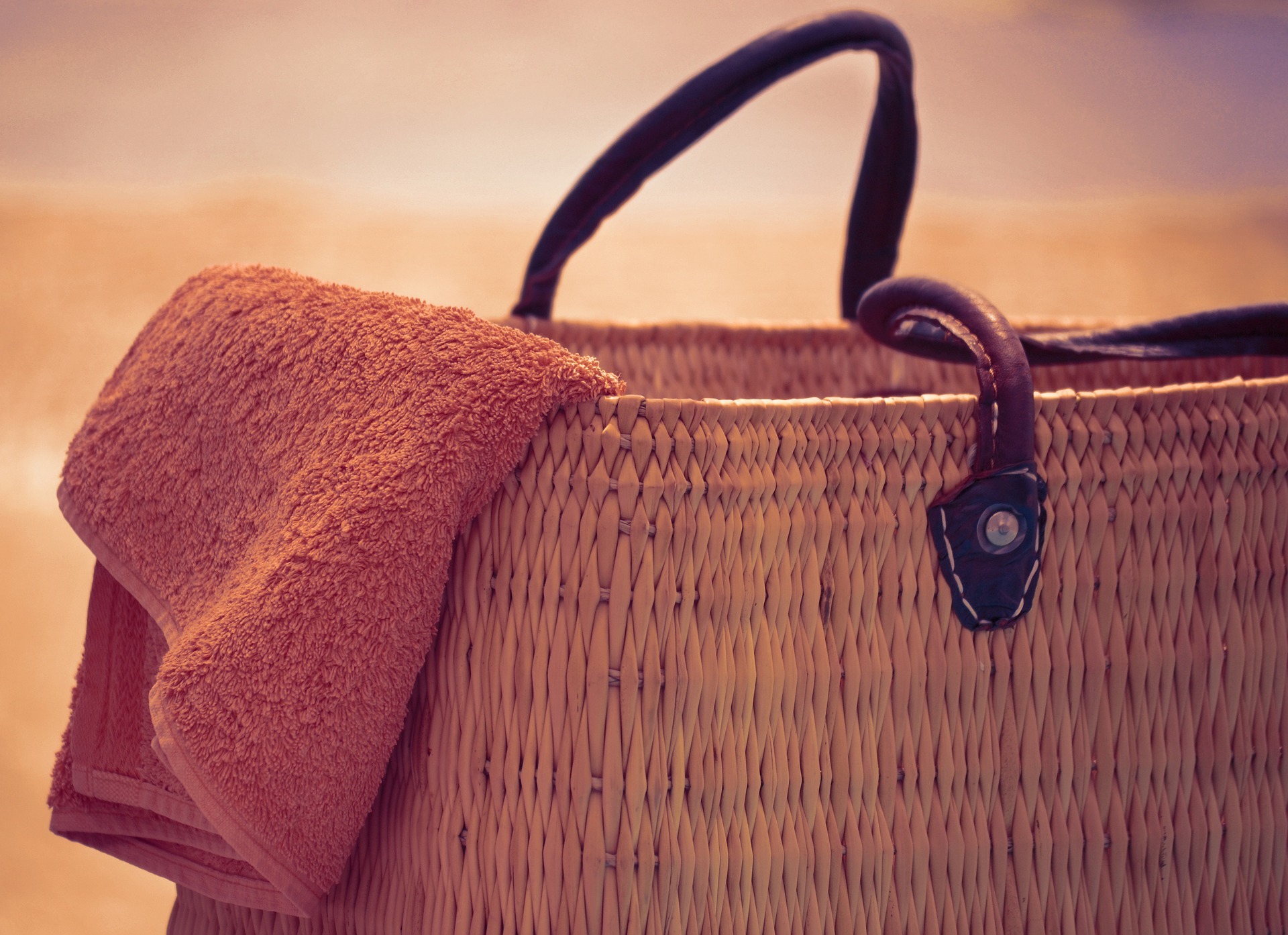Eine Strandtasche wurde einer Besucherin des Freibades in Bellheim gestohlen.