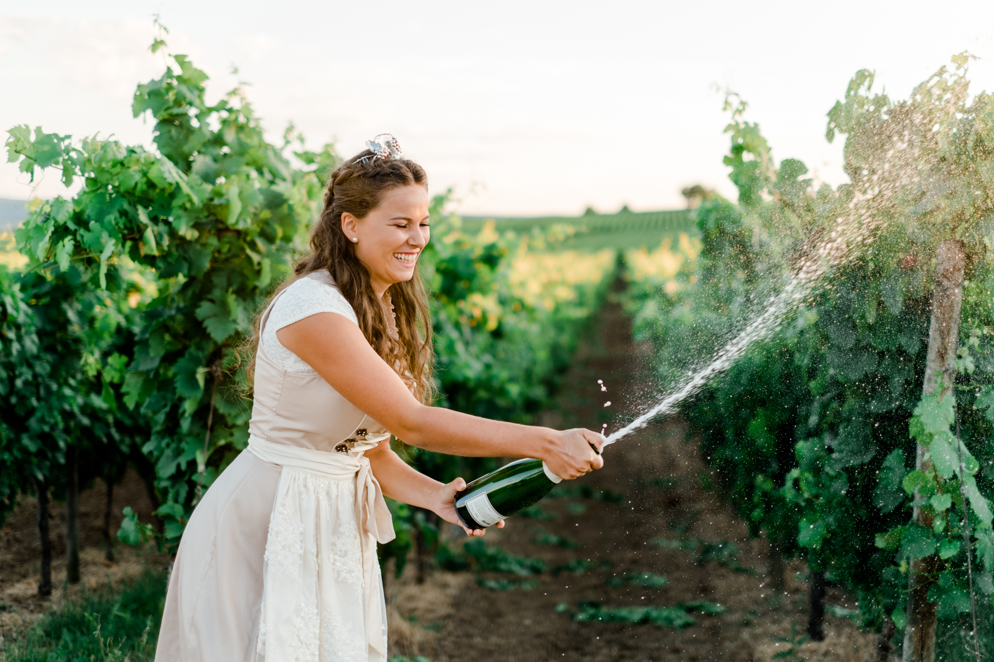Weinprinzessinin Tamara I. freut sich auf ein spritzige Deidesheimer Weinkerwe.