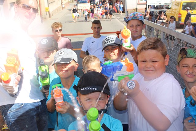 Nie waren sie so wertvoll wie heute: Kampfeinsatz der Jugend mit Wasserpistolen. | Foto: Pacher