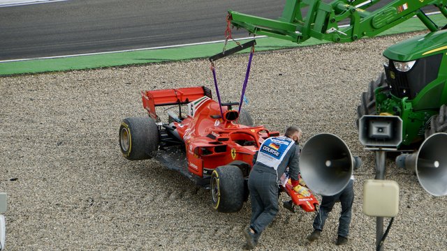 Der verunfallte Ferrari von Sebastian Vettel.... | Foto: Max Reis Presse