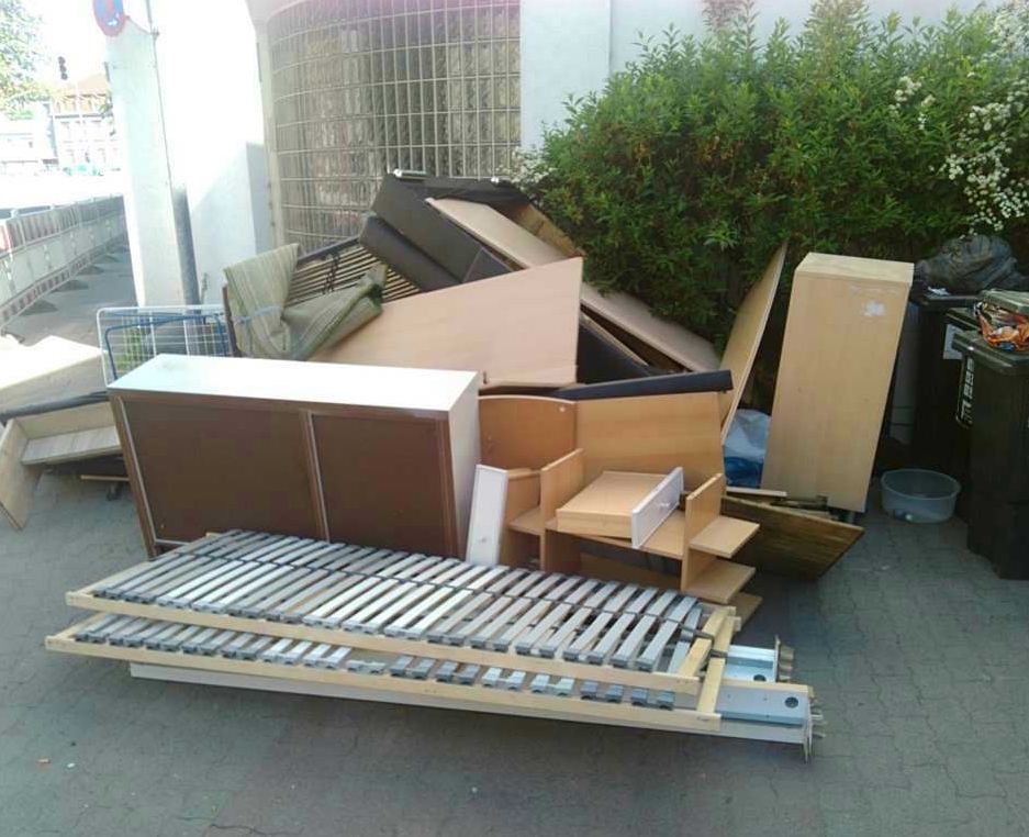 Unerlaubt abgelagerter Sperrmüll