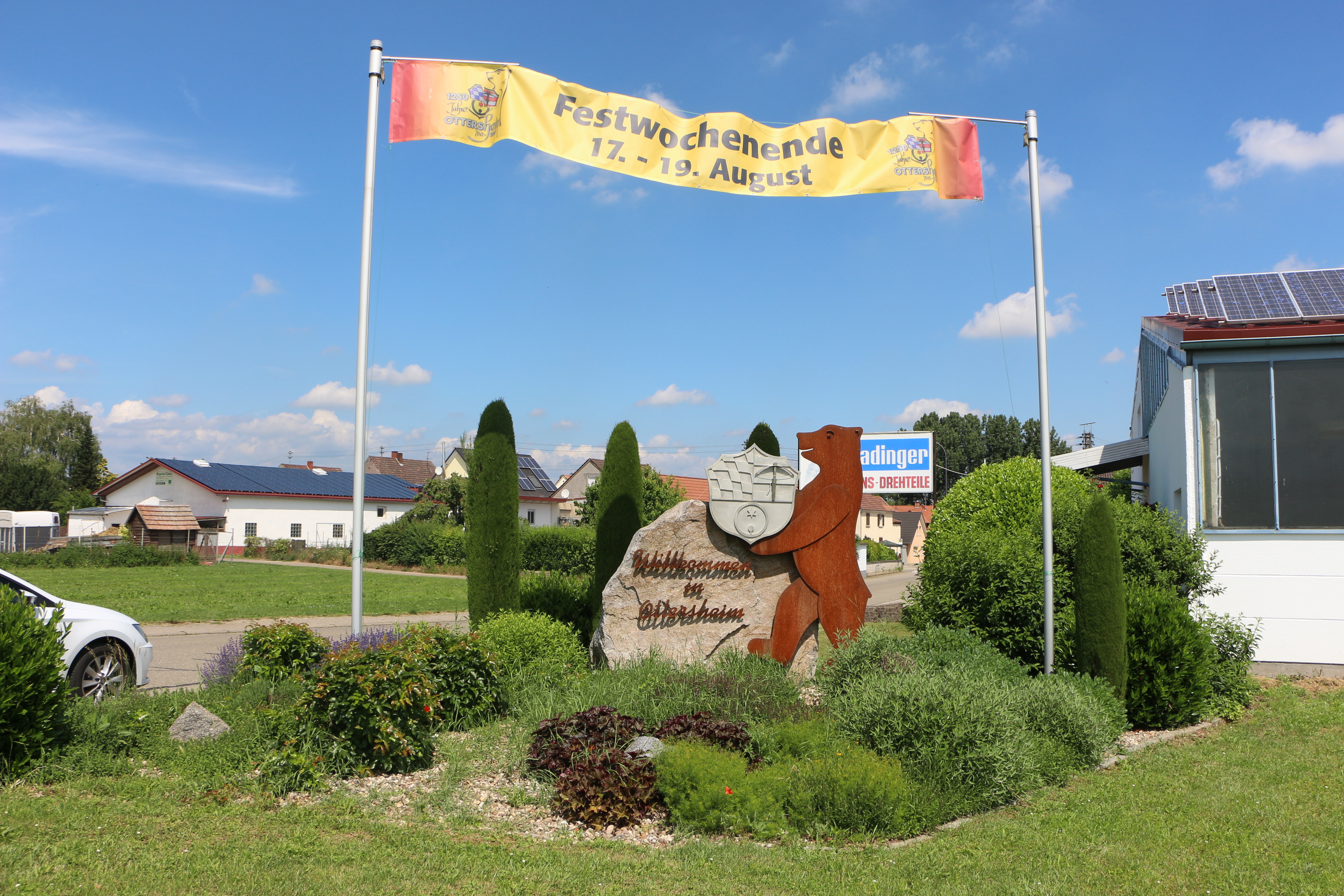 Die Ottersheimer, auch Bären genannt, verstehen es zu feiern. Zahlreiche Vereine und engagierte Bürger stellen von Freitagnachmittag bis Sonntagabend ein buntes Unterhaltungsprogramm auf die Beine.