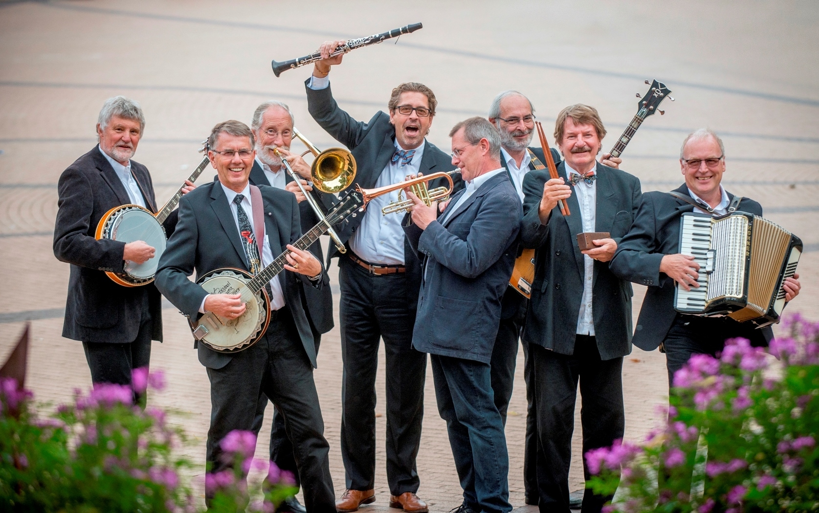 Ihr Name ist inzwischen zum Markenzeichen geworden: am Samstagmittag, 18. August, stehen Die „Original-Blütenweg-Jazzer“ auf der Bühne.