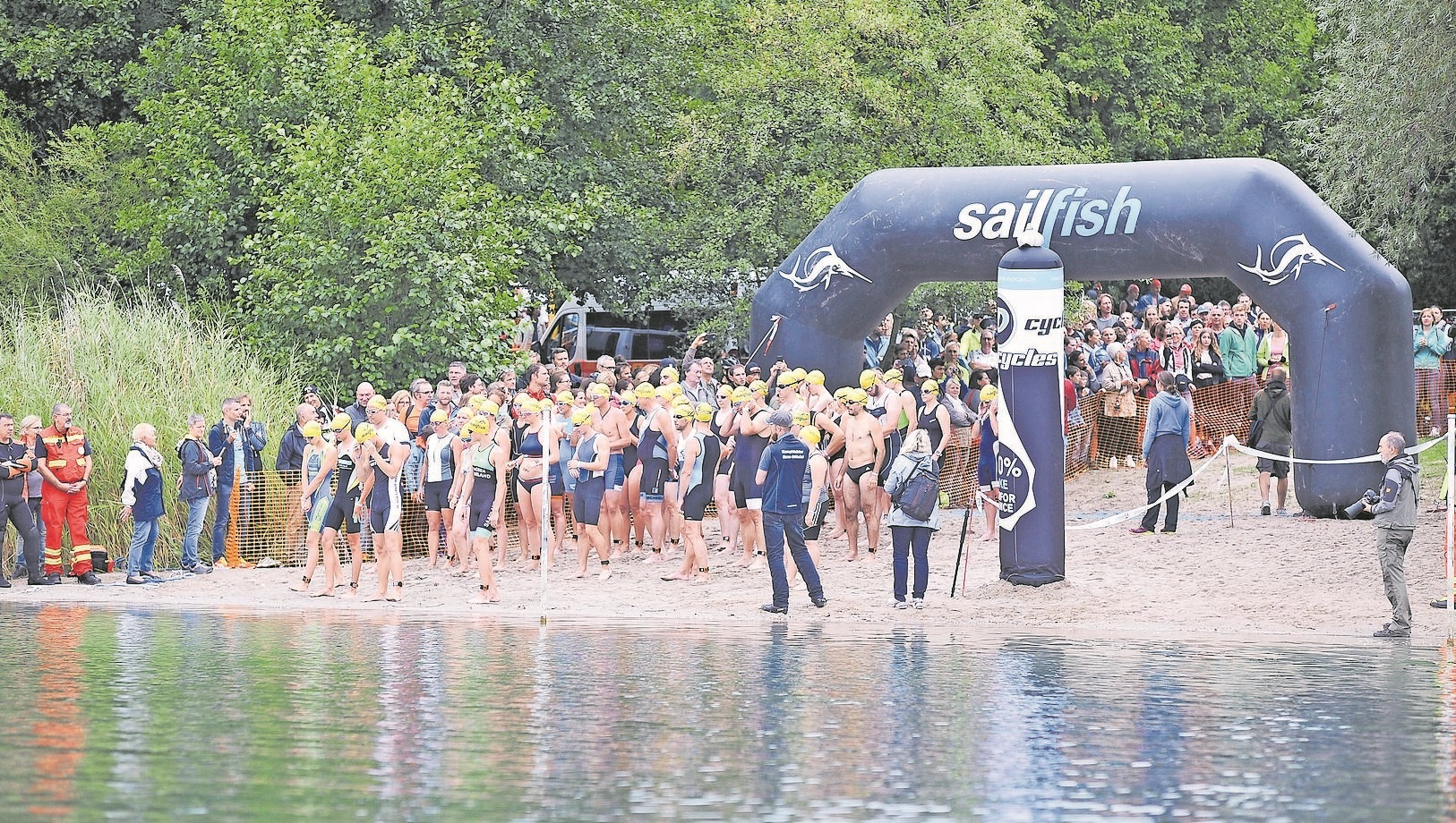 Seit dem vergangenen Jahr gibt es beim Summertime Triathlon einen sogenannten Rolling Start. Die Schwimmstrecke wird im Sieben-Erlen-See absolviert.