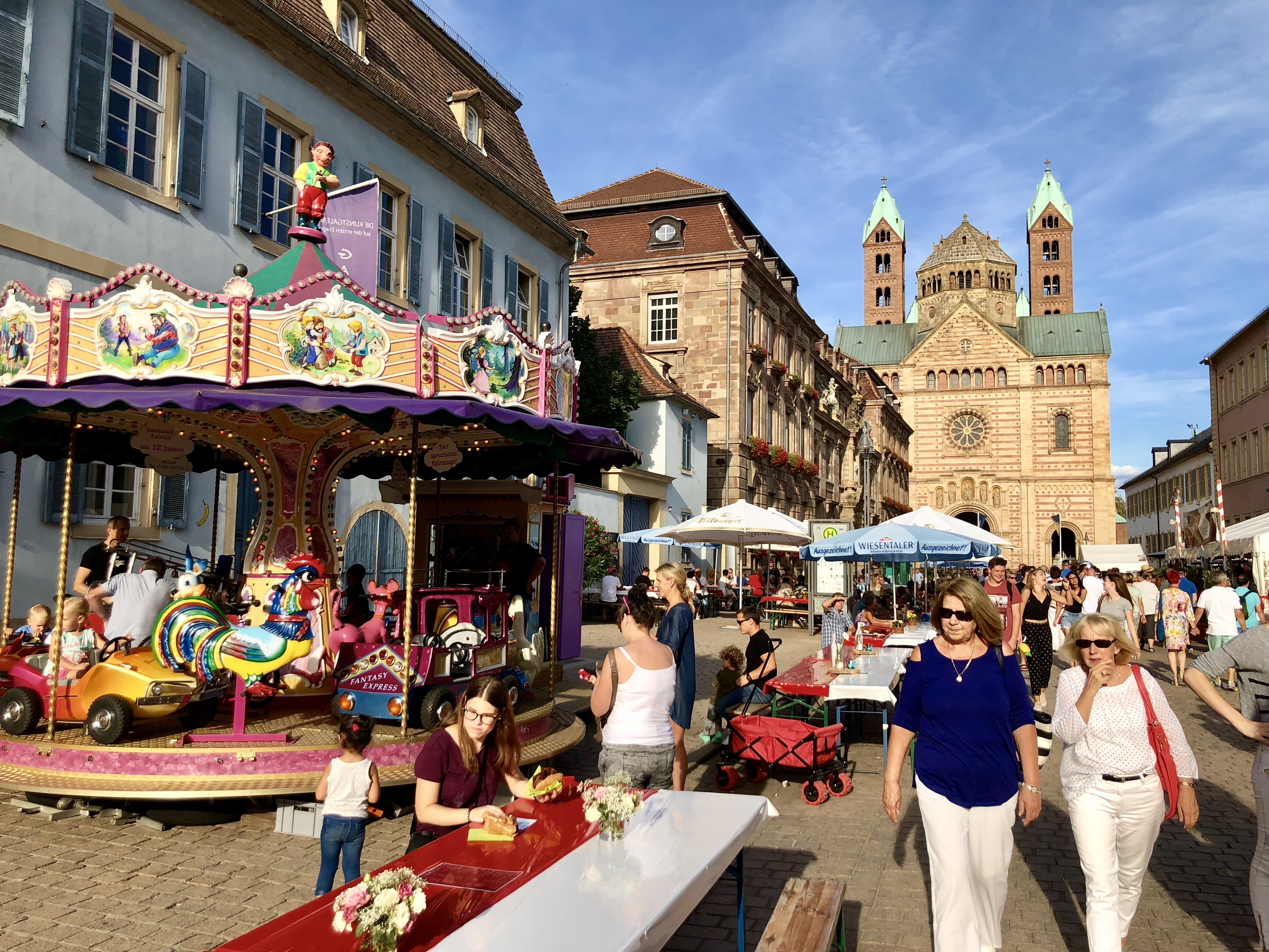 Die Kaisertafel lockt wieder zahlreiche Besucher in die Domstadt.