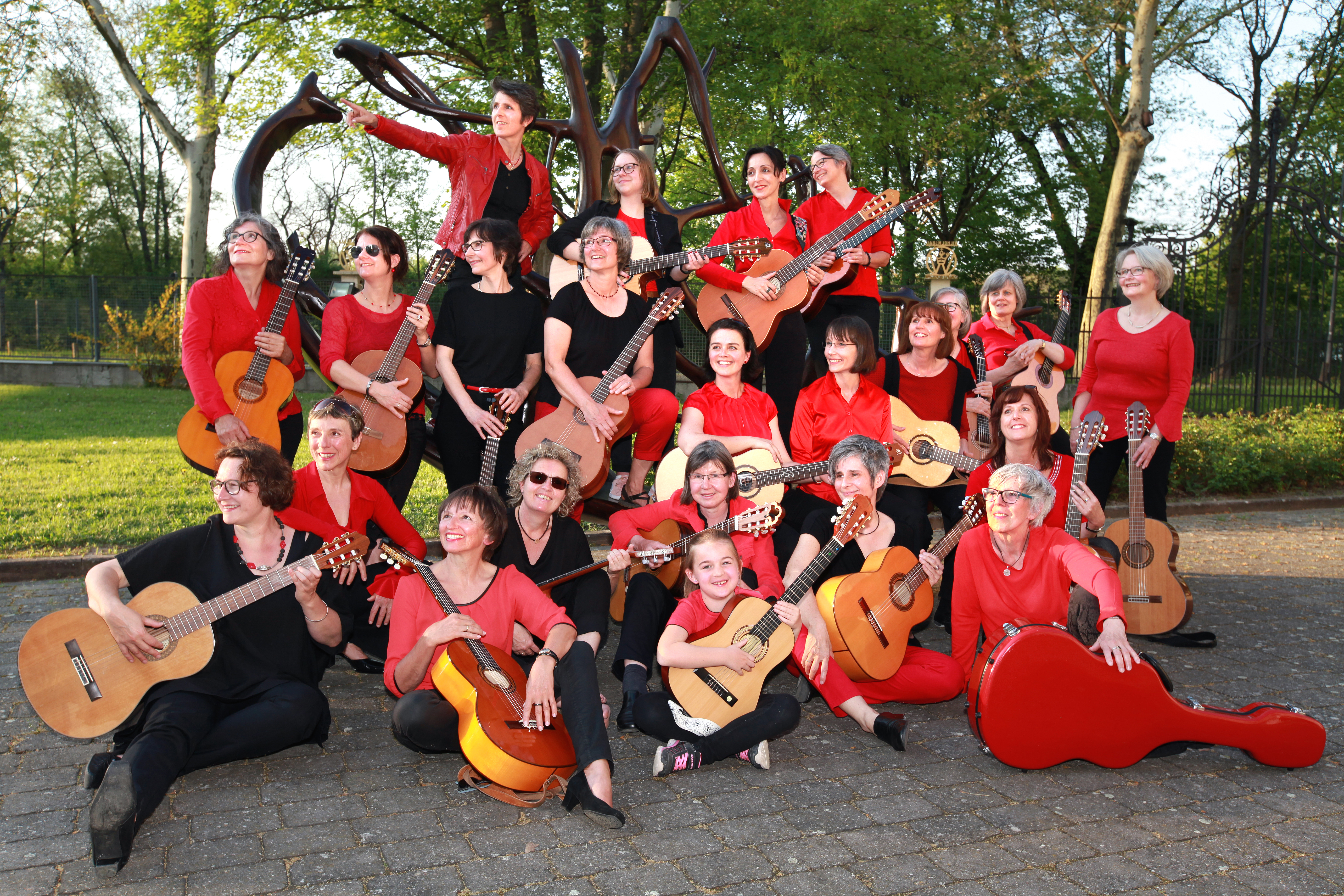 Das vielfältige, abwechslungsreiche und mitreißende Programm der „Gitarristas“ umfasst ein großes Repertoire von 30 Stücken mit spanischer, folkloristischer sowie populärer Gitarrenmusik.
