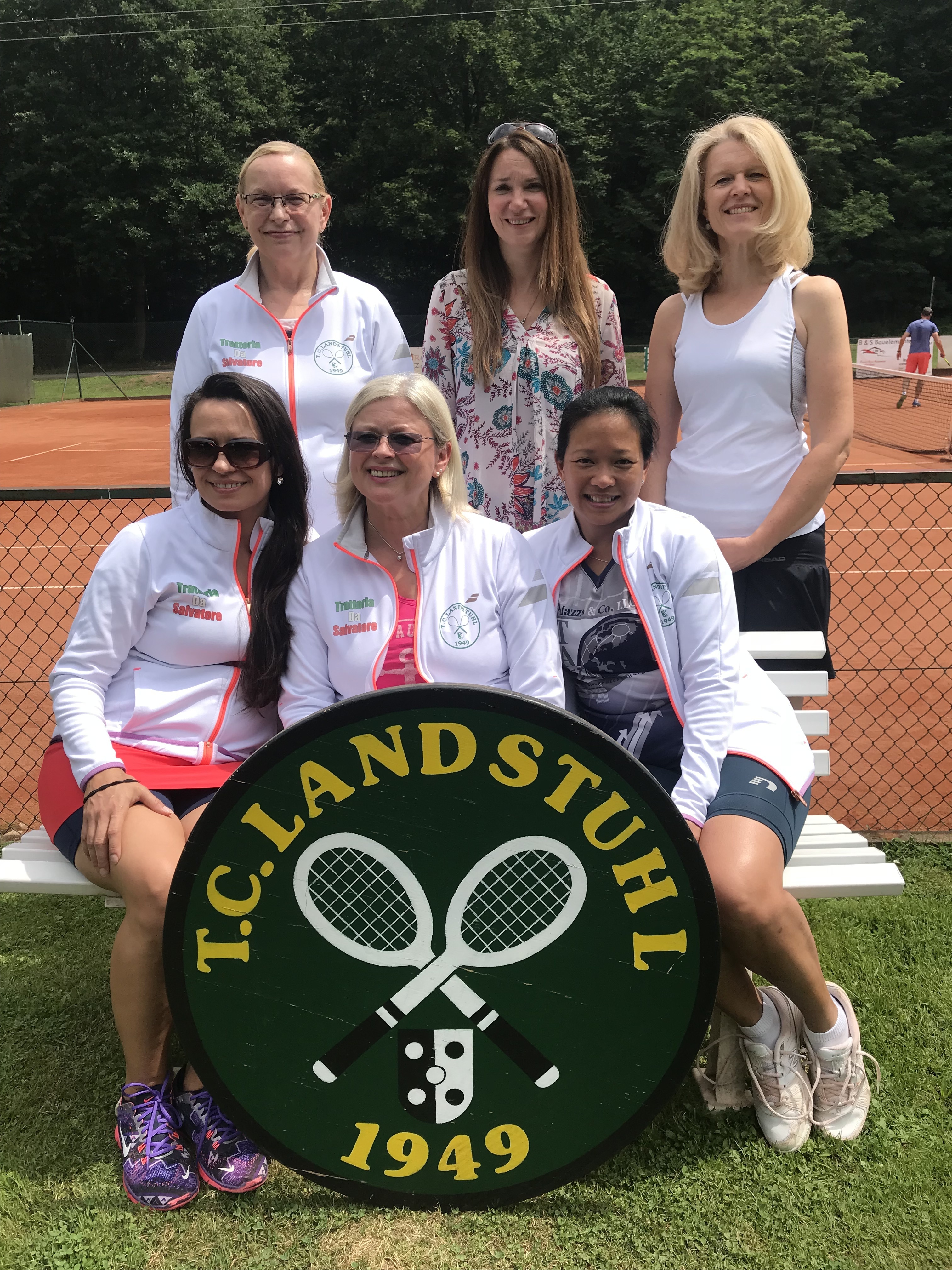 Die Meistermannschaft der 40-A-Klasse: Mannschaftsführerin Inge Geisel, Tanja Gehra-Donauer, Elke Dick (hinten von links), Tamara Henselmann, Hedda Zimmer und Lorilyn Lai (vorne von links). Es fehlt Dana Kitchin.