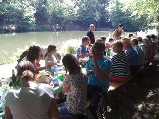 Gemeinschaftsaktion Zwischen Forstamt Kaiserslautern Und Weissem Ring Pflanzung Des 250 Baumes Am Weg Der Hoffnung Durch Ob Dr Klaus Weichel Im Rahmen Der Eventreihe Picknick In Grun Kaiserslautern