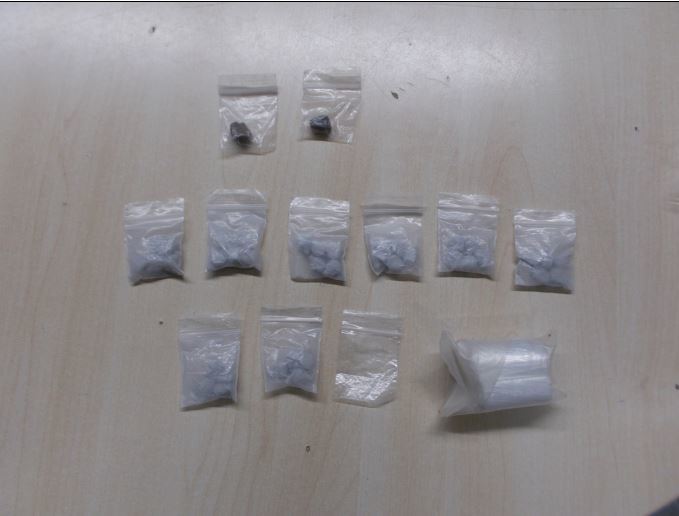 Bei der Durchsuchung eines Mannes wurden 38 Ecstasy-Tabletten und circa zwei Gramm Haschisch gefunden.