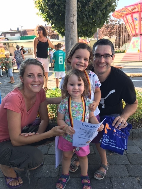 Teilnehmerteams bei der Familienolympiade