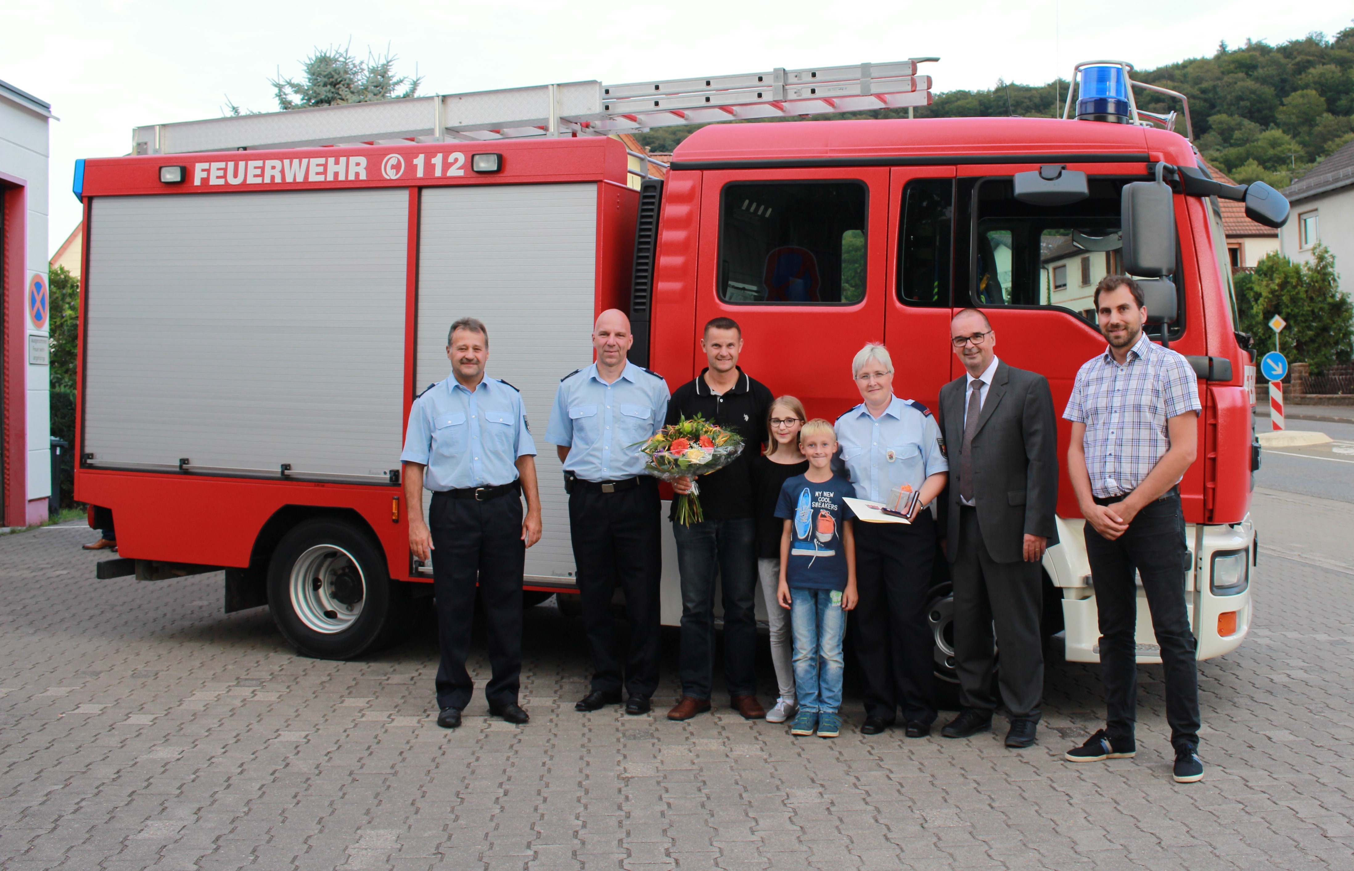 Daniela Schappert wird für 25 Jahre Feuerwehrdienst geehrt