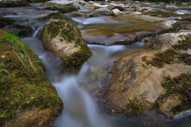 Langzeitbelichtung am Wasser