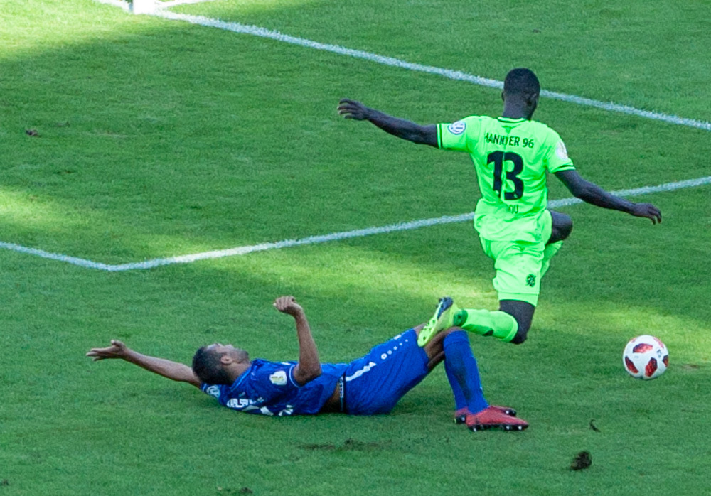 Der KSC bei der Heimklatsche im Pokal gegen Hannover