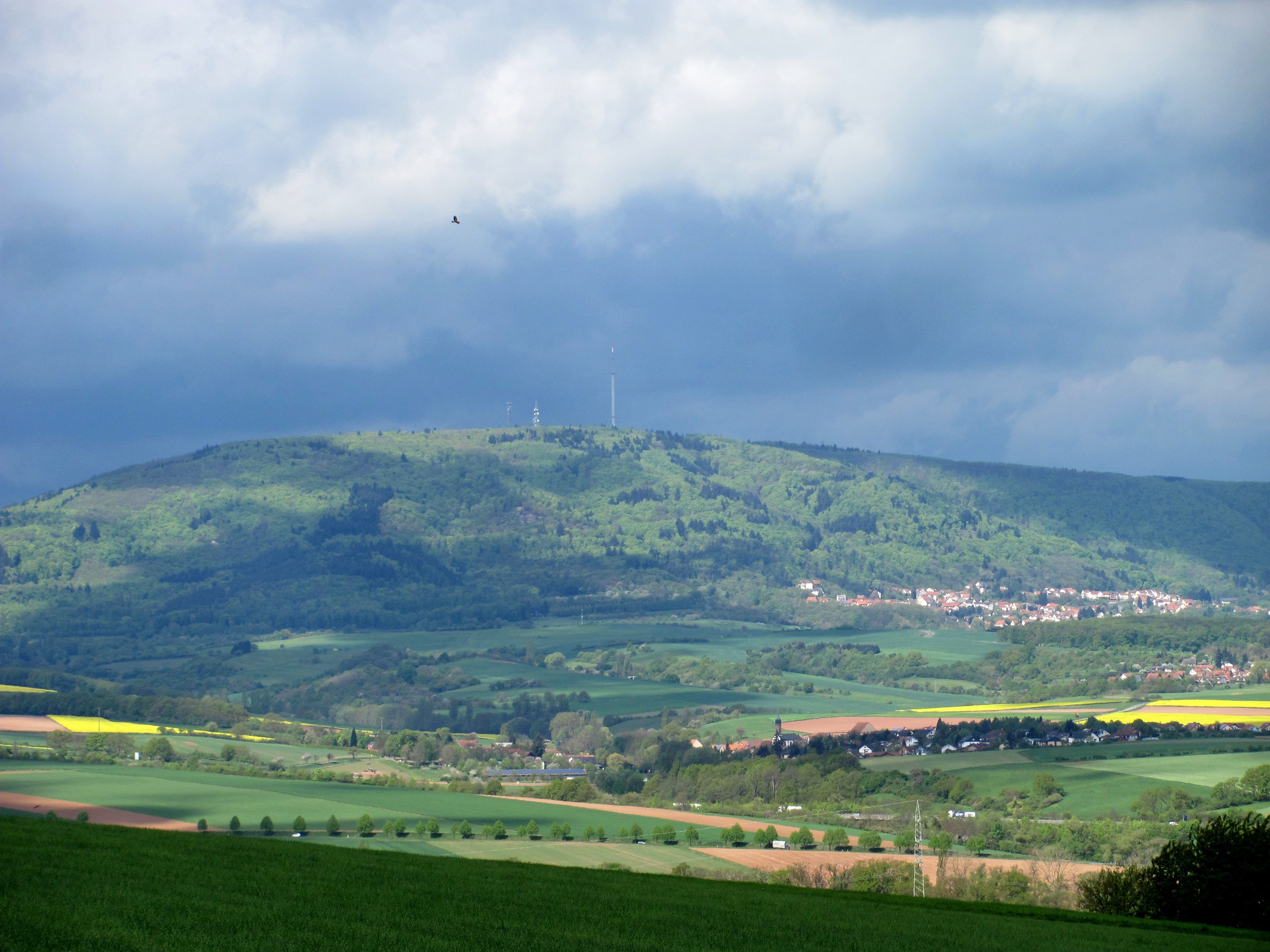 Der Donnersberg...……..WIR im Land der Kelten-Römer und Ritter...…..der Donnersberg geboren aus Vulkanischem Leben - einst ein gewaltiger ,edler Sitz der Kelten und thront noch heute über dem Land