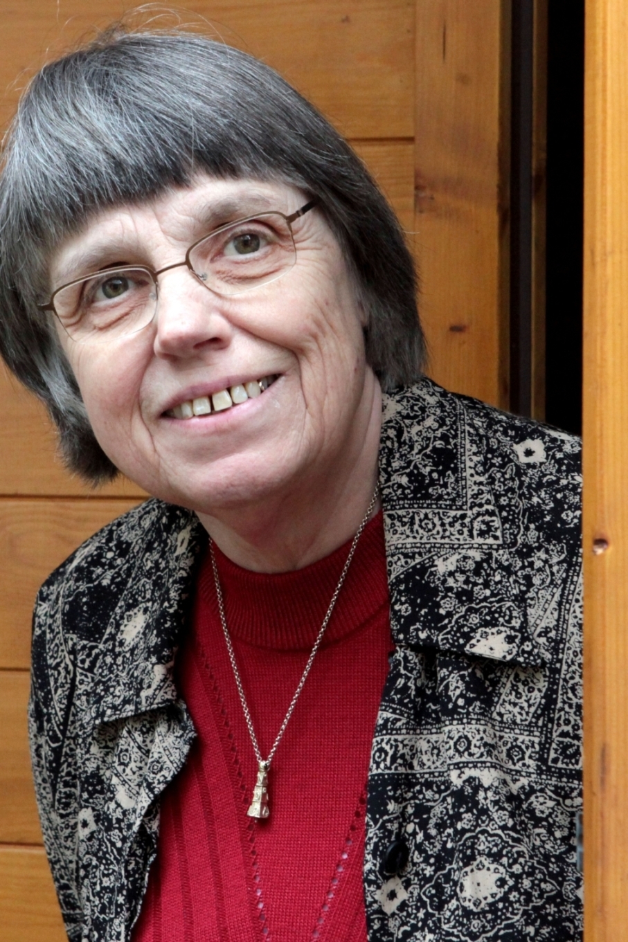 Eine von vier Autorinnen und Autoren, die den Workshop leiten: die Mundartdichterin Helga Schneider