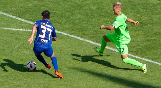 Spielszene vom KSC bei der Heimklatsche im Pokal gegen Hannover | Foto: wow.pics.ka