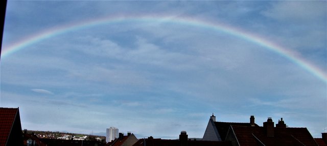 über Lautern schwebt ………..