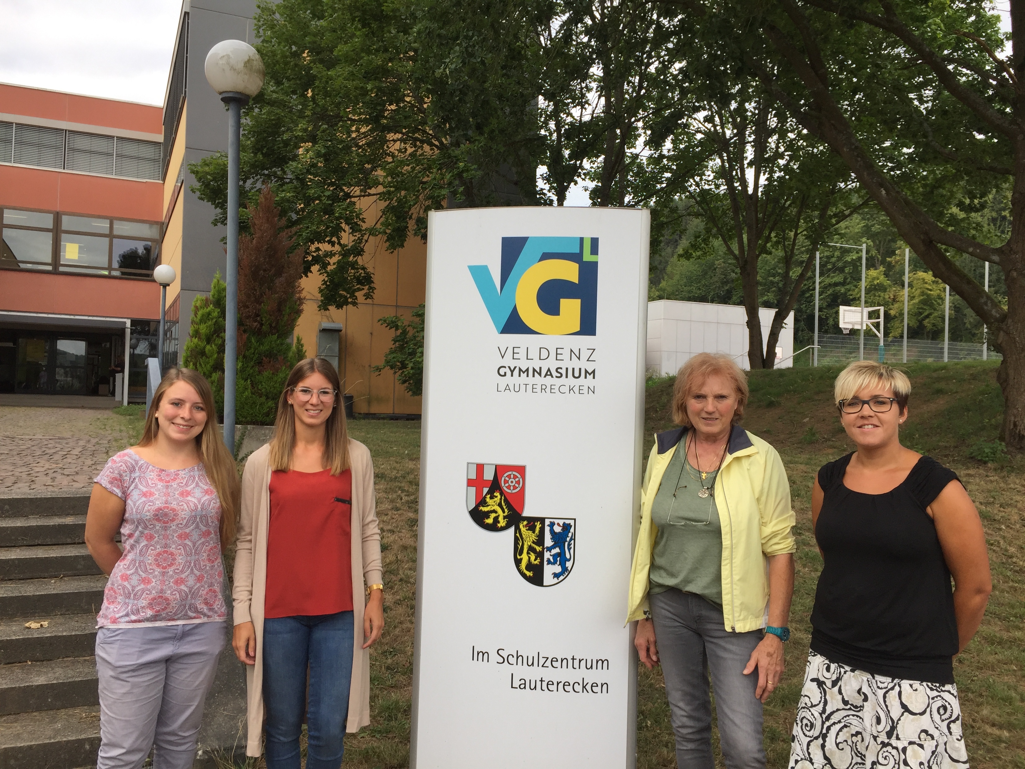 Die neuen Lehrerinnen Ida Lange, Lisa Axmann, Anita Libich und Sarah Heß (von links) unterstützen seit Schuljahresbeginn das Kollegium des Veldenz Gymnasiums Lauterecken. Foto: Schule
