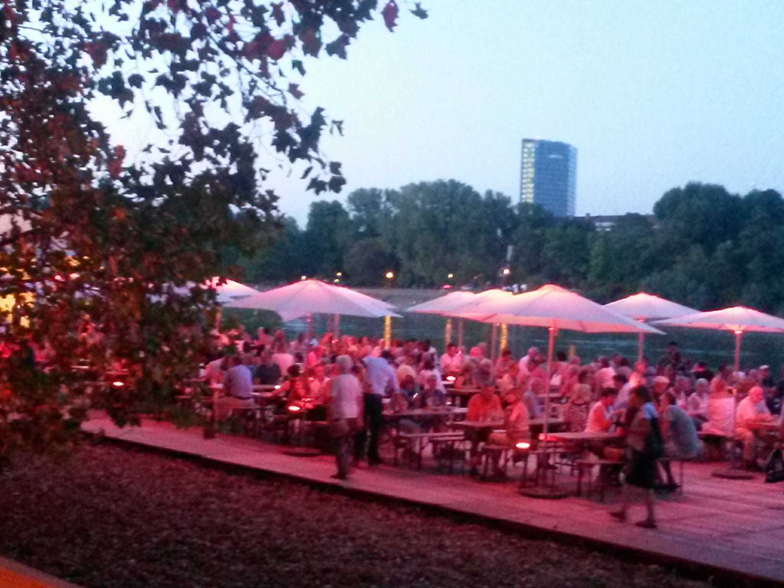 Auch in den Abendstunden ist die Kulisse auf der Parkinsel beeindruckend.