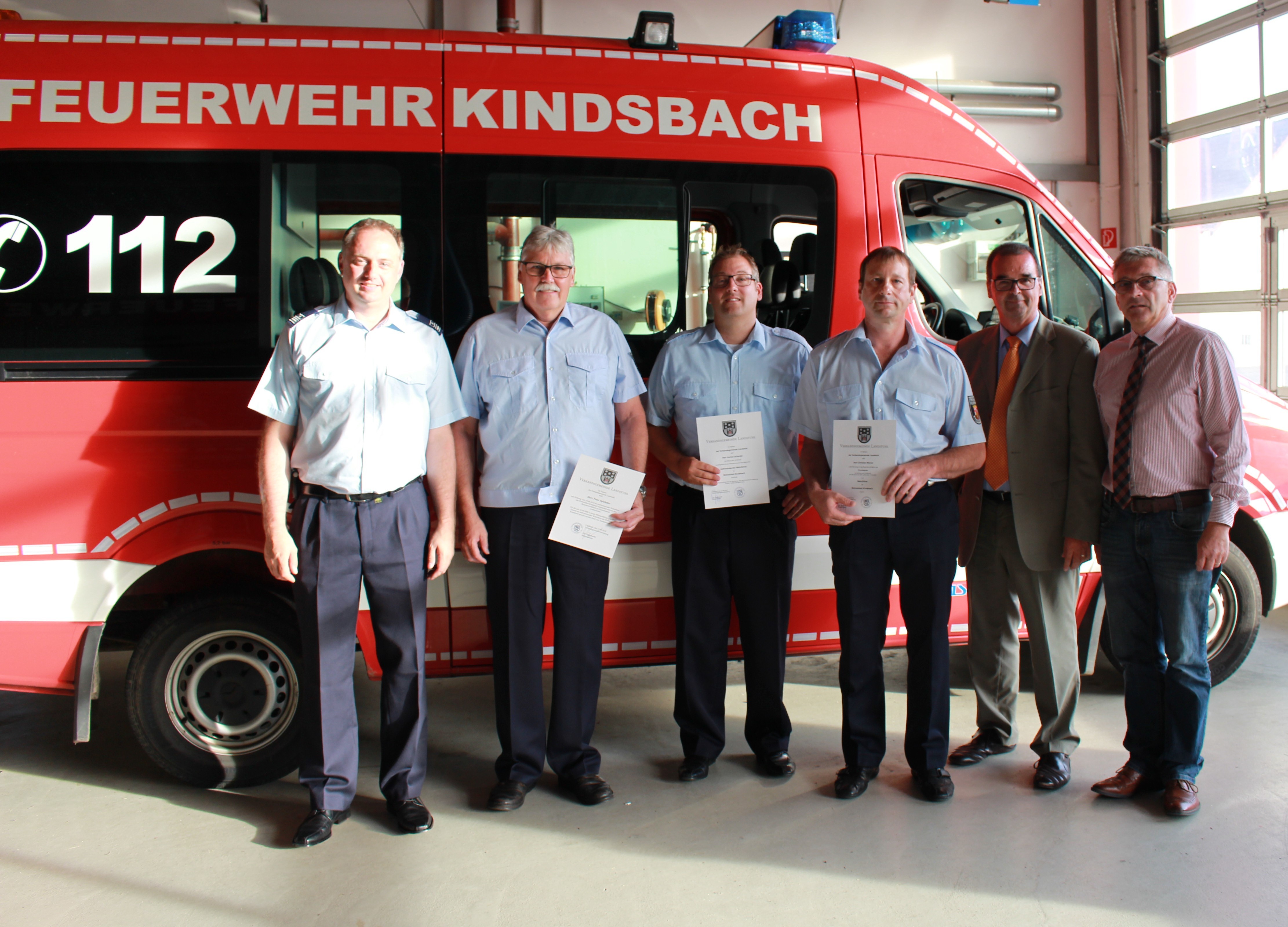 Erster stellvertretender Wehrleiter Paul Goldinger, verabschiedeter stellvertretender Wehrführer Peter Spieleder, neu gewählter stellvertretender Wehrführer Jochen Scherdel, wiedergewählter Wehrführer Christian Werner, Bürgermeister Dr. Peter Degenhardt und Ortsbürgermeister Knut Böhlke (von links)