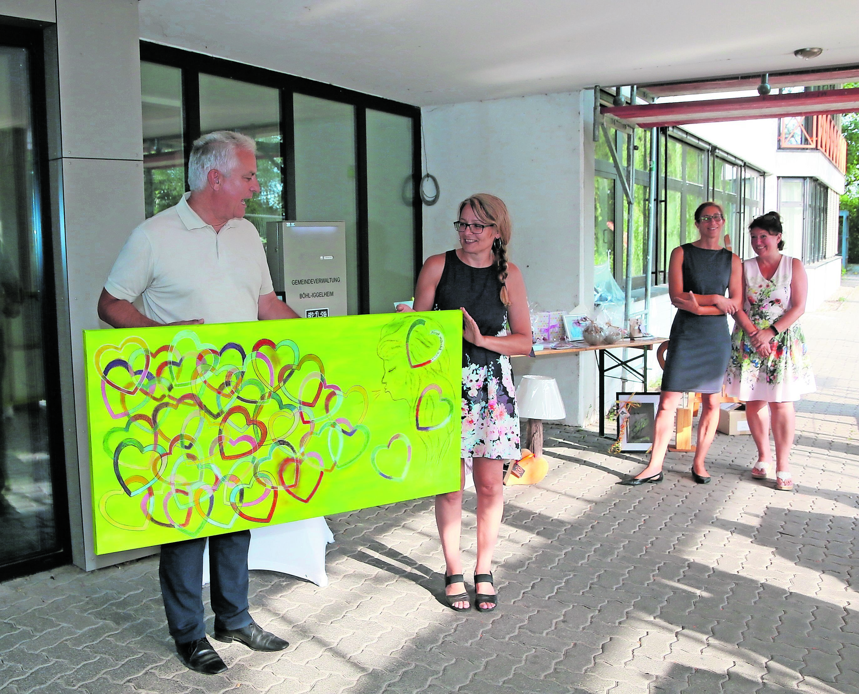 Höhepunkt war die Übergabe des 1. Preises, ein Acrylspray-Bild von Dr. Karin Ertel aus Schifferstadt.