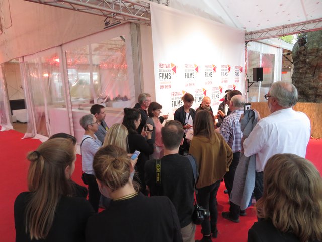 Ansturm auf die Ankömmlinge | Foto: Brigitte Melder