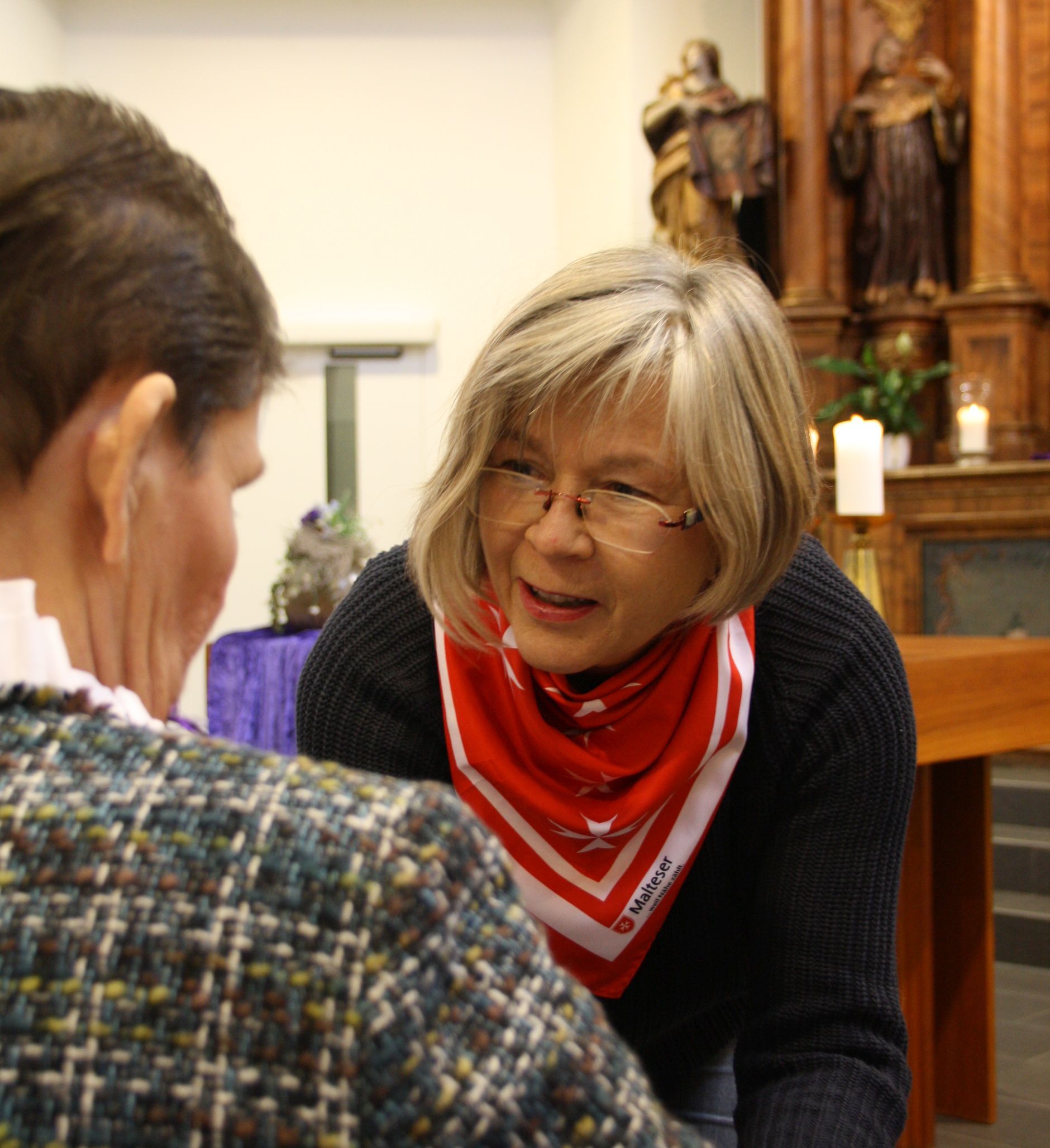 Der Gottesdienst ist einfach, kurzweilig und bildhaft gestaltet, um auf die Bedürfnisse der demenziell veränderten Besucher einzugehen