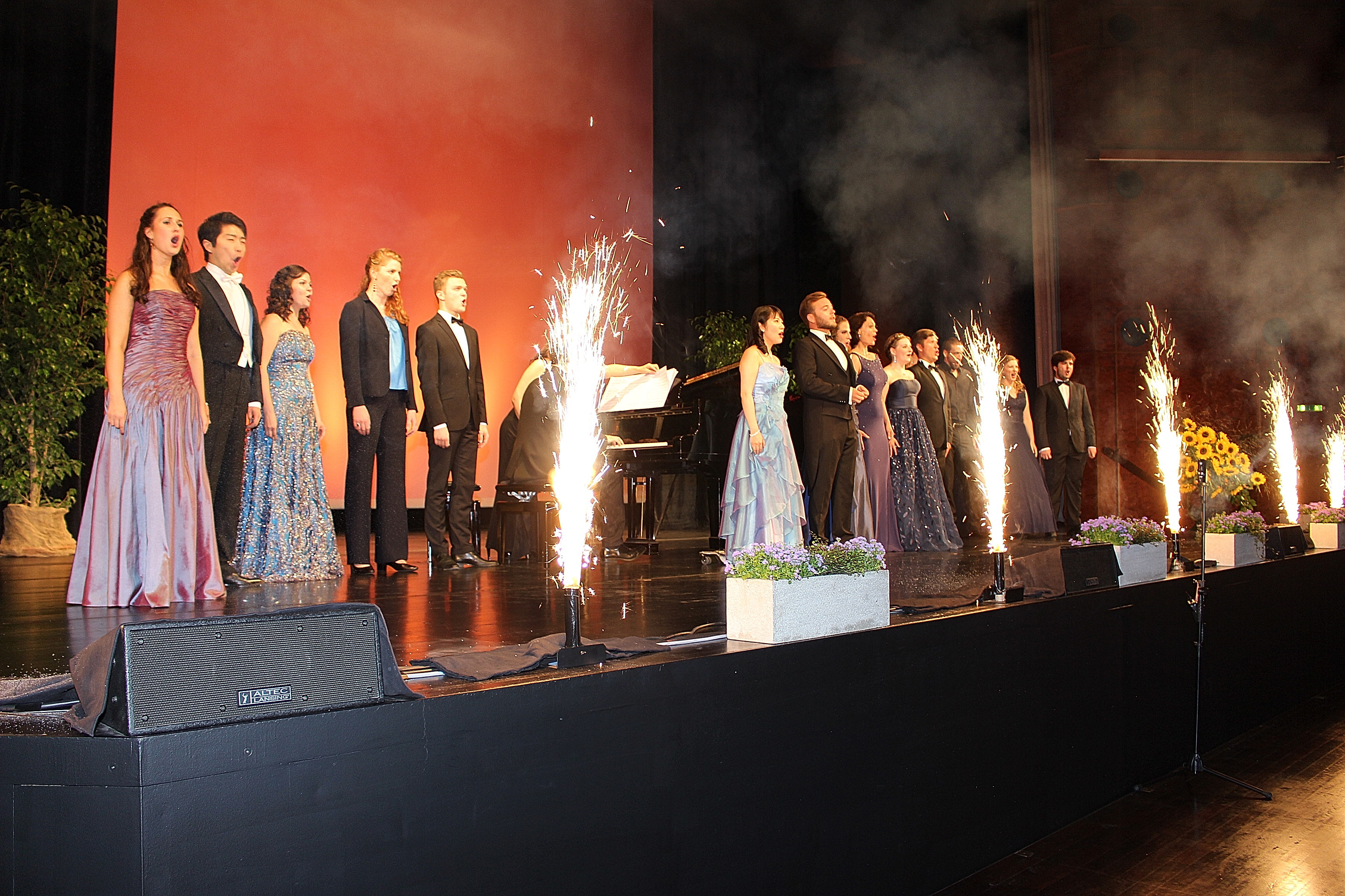 Krönender Abschluss: Die Meistersinger 2018 geben ein gemeinsames musikalisches Stelldichein unter dem Motto "Viva Espana!" begleitet von einem Feuerwerk.