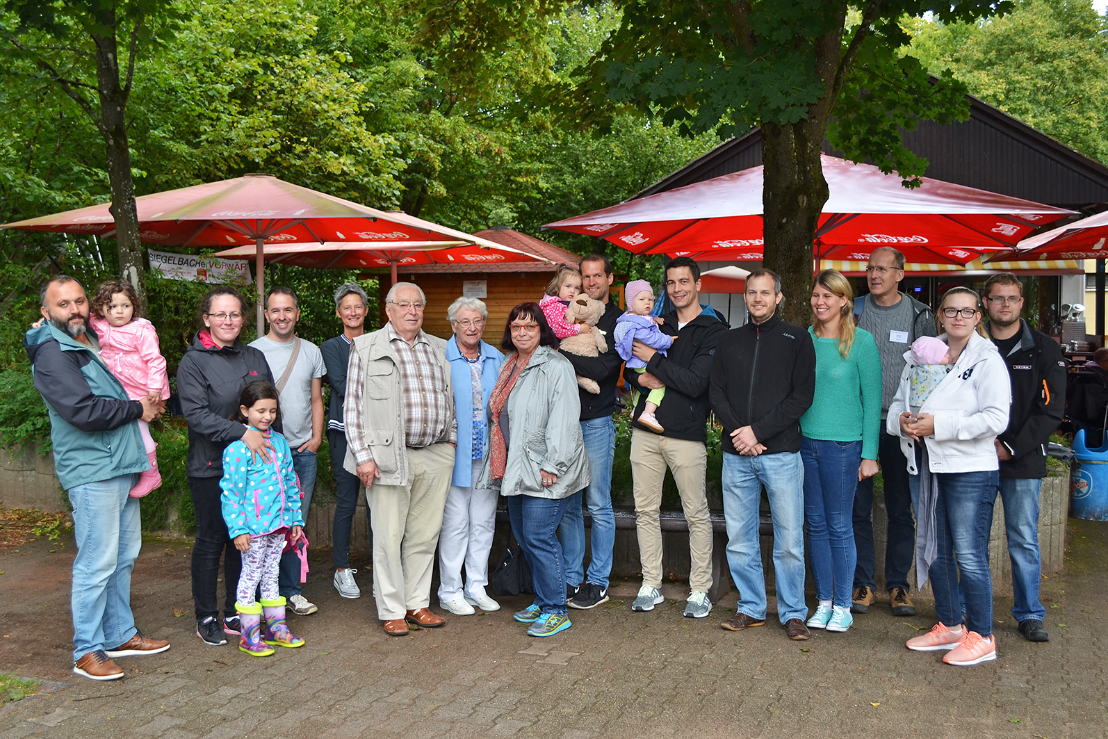 Die Neubürger beim Empfang im Siegelbacher Tierpark Foto: Frank Schäfer