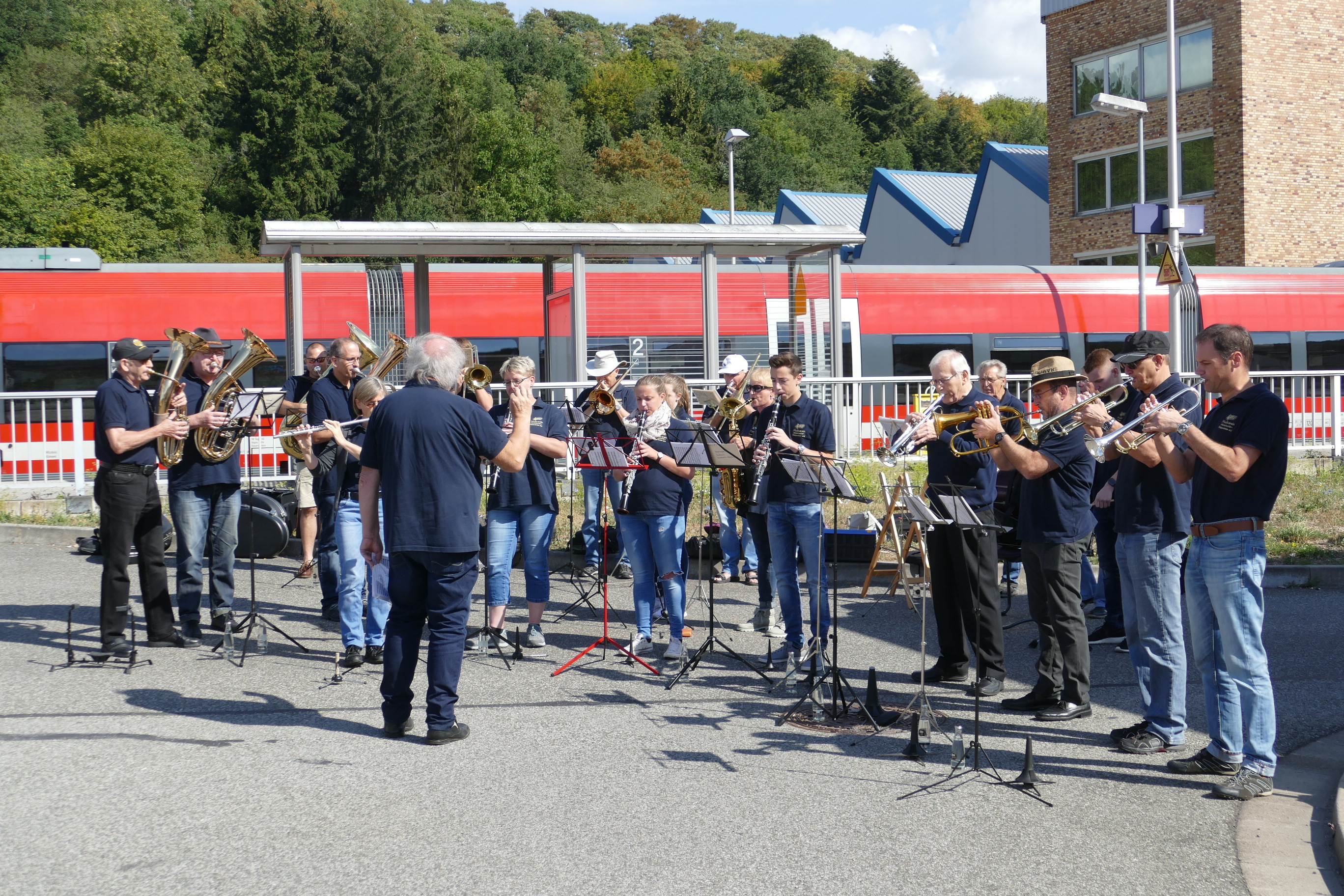 Den musikalischen Part dazu lieferte der Musikverein Herschweiler-Pettersheim unter der Leitung von Horst Durst.