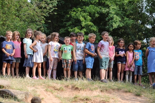 Die angehenden Schulkinder bei ihrer Verabschiedung in der Kita „Siebenstark“