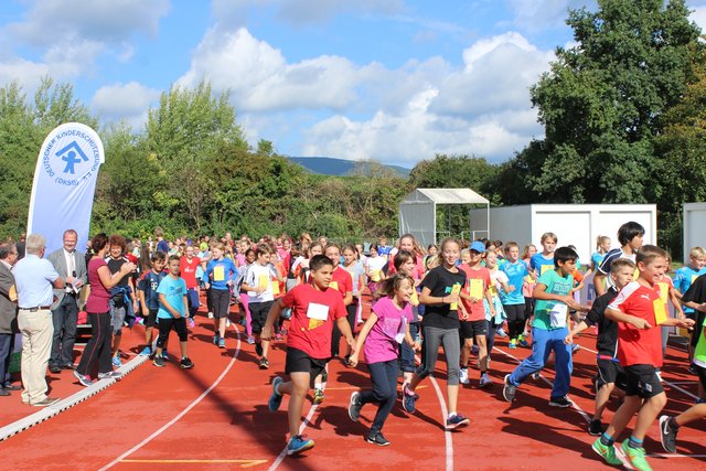 „Laufend Gutes tun.“ Diesem Leitsatz haben sich die Edenkobener Schüler seit vier Jahren verschrieben und dabei schon über 65.000 Euro für gemeinnützige Zwecke gesammelt (Copyright: DKSB). 