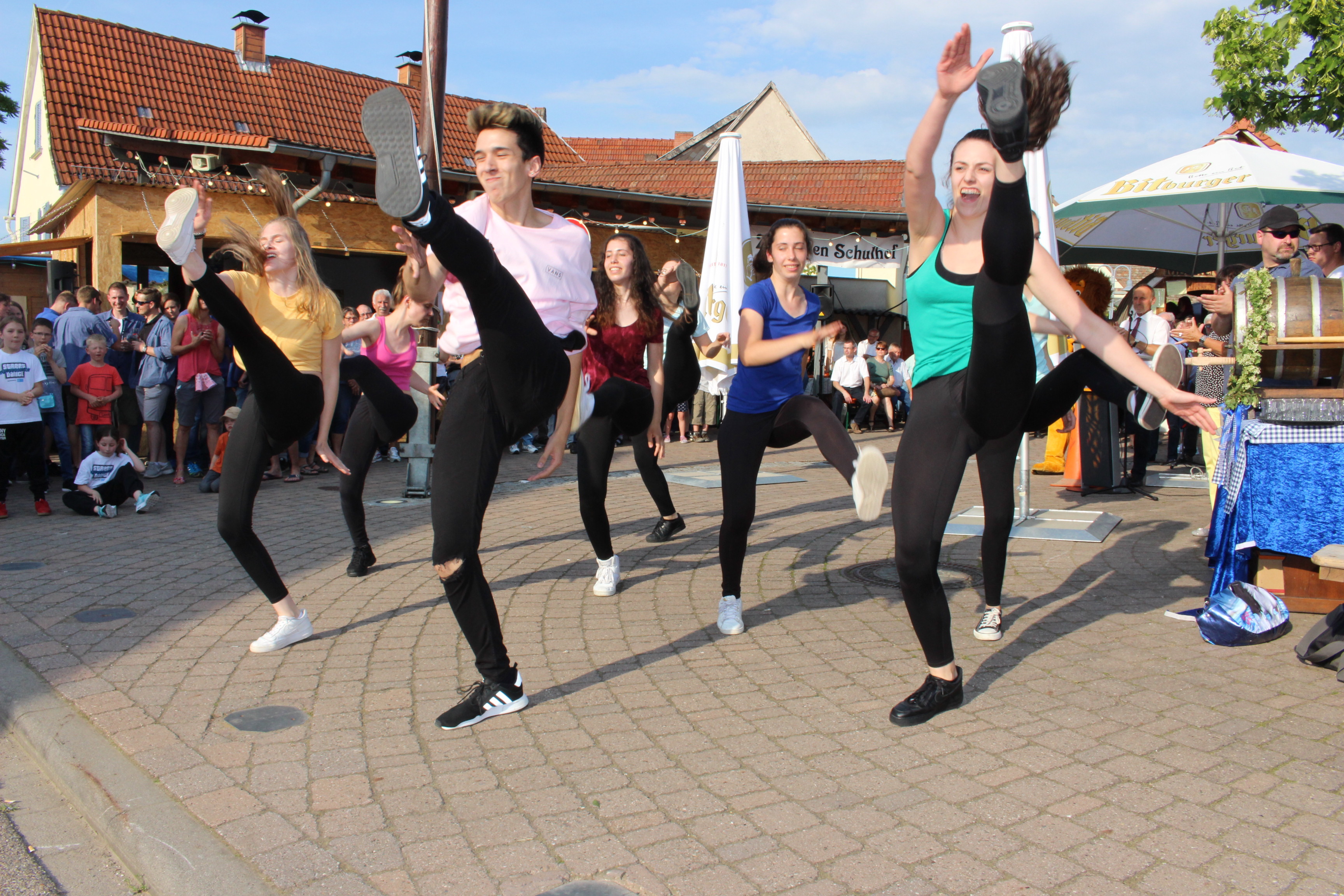 Um 20 Uhr wird die Hip-Hop-Gruppe von Dany Dance Center eine Kostprobe ihres Könnens geben.