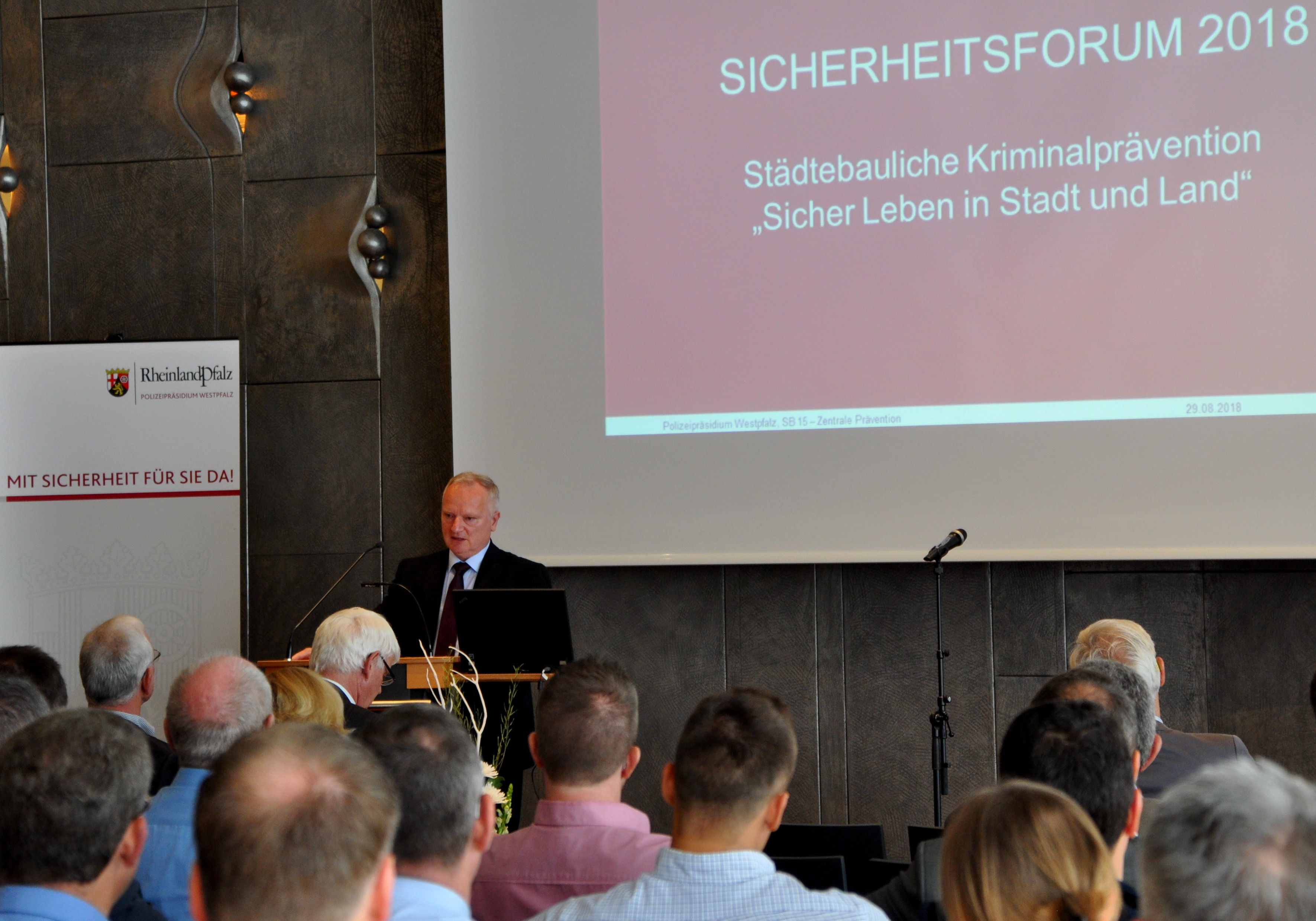 "Sicher Leben in Stadt und Land" war das Thema des gut besuchten Sicherheitsforums 2018 im Deutschordensaal Kaiserslautern