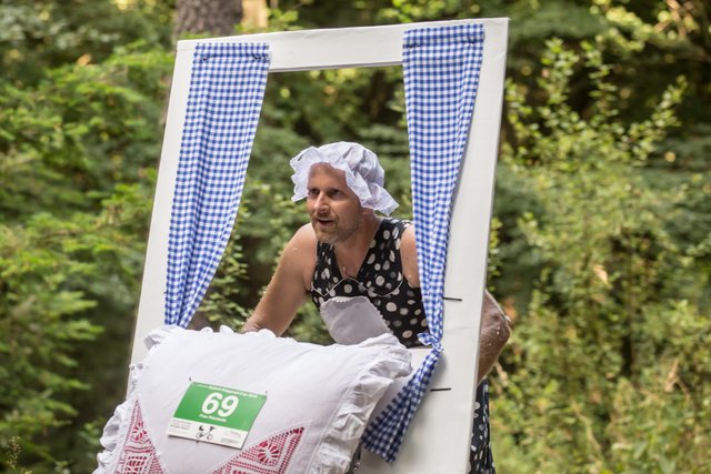 Frau, naja, Holle... | Foto: Roland Kohls